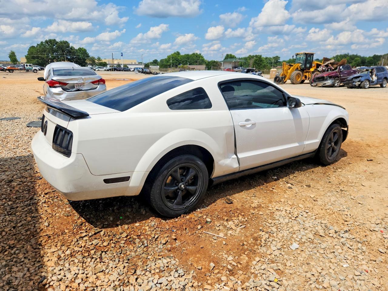 2006 Ford Mustang White vin: 1ZVFT80N265250845