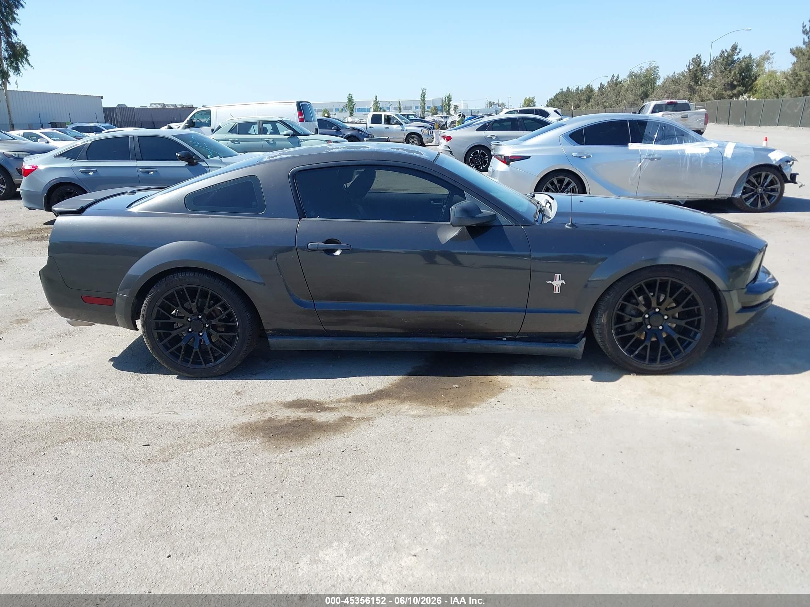 2007 Ford Mustang V6 Deluxe/v6 Premium Gray vin: 1ZVFT80N275283989