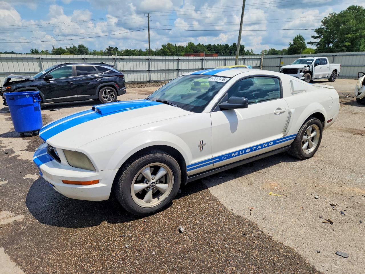 2007 Ford Mustang White vin: 1ZVFT80N275322340
