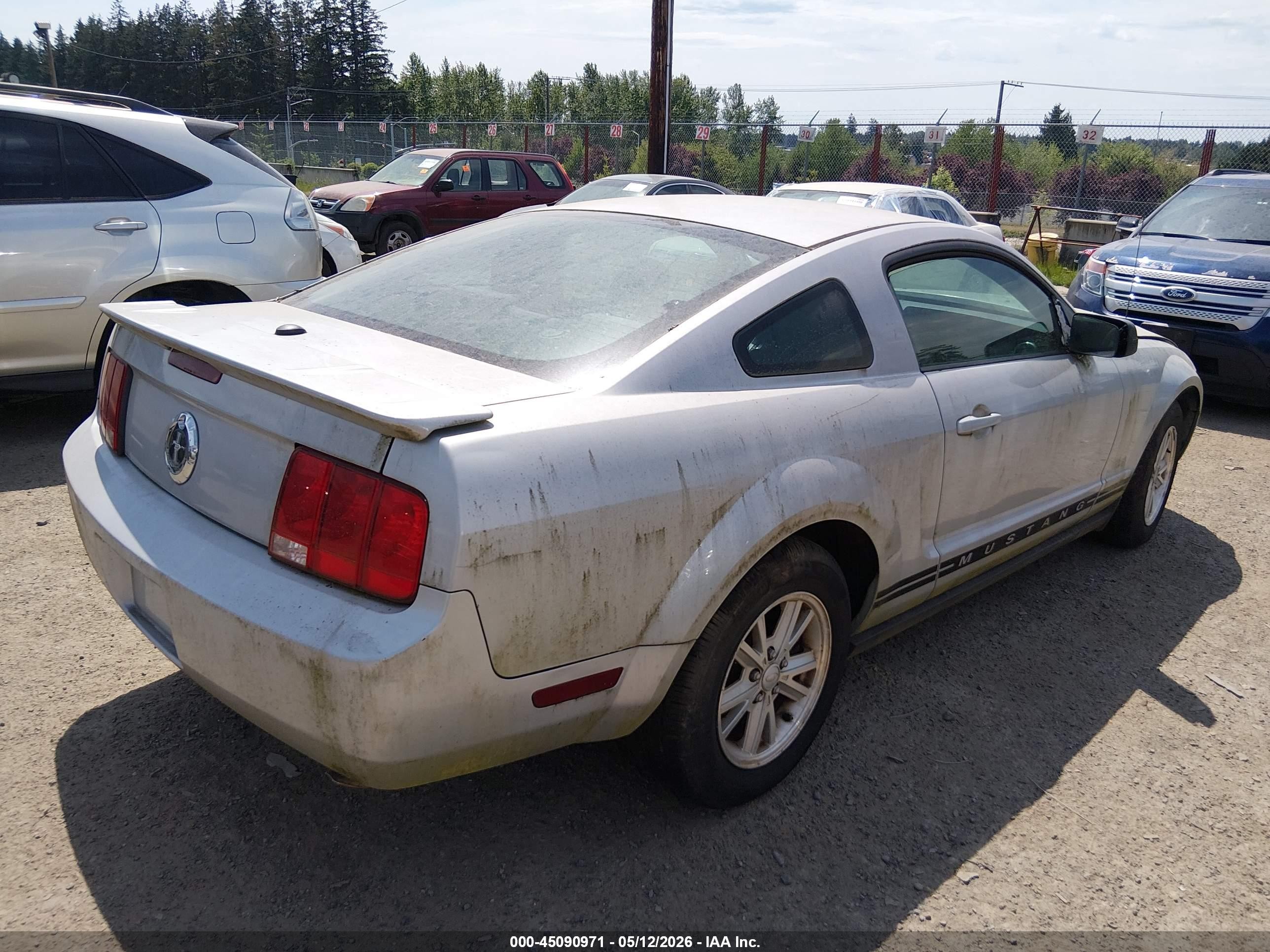 2007 Ford Mustang V6 Deluxe/v6 Premium Серебряный vin: 1ZVFT80N275341275