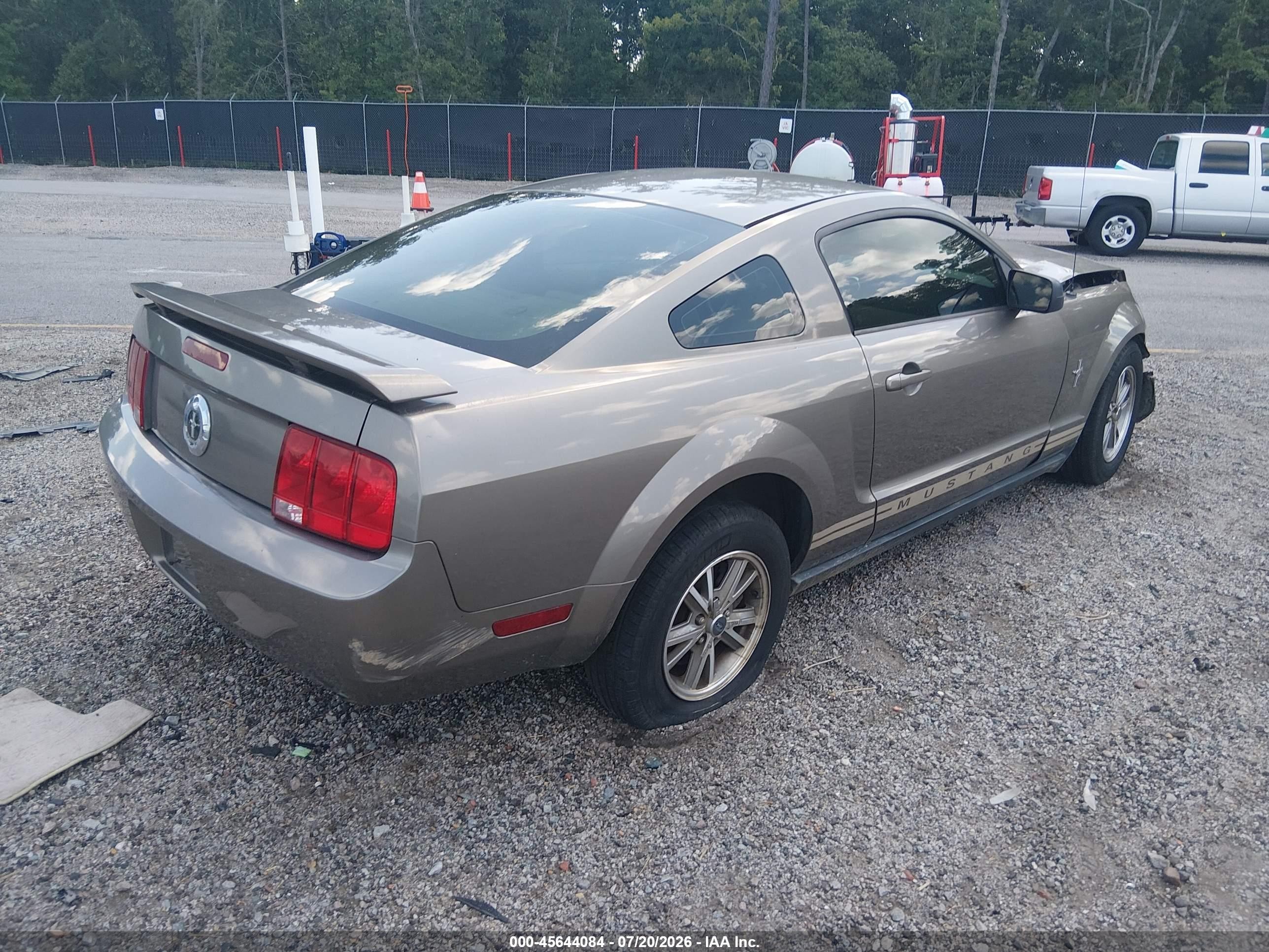 2005 Ford Mustang V6 Deluxe/v6 Premium Серый vin: 1ZVFT80N355135038