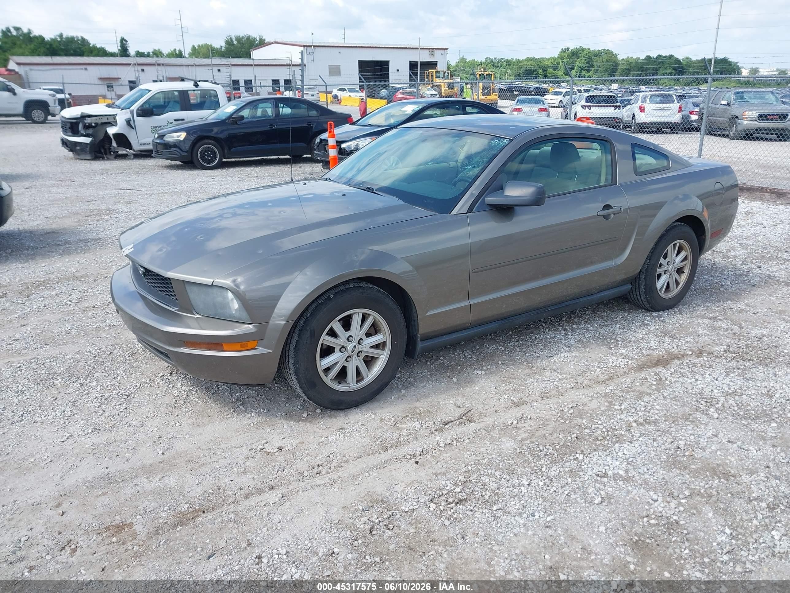 2005 Ford Mustang V6 Deluxe/v6 Premium Gray vin: 1ZVFT80N355201670