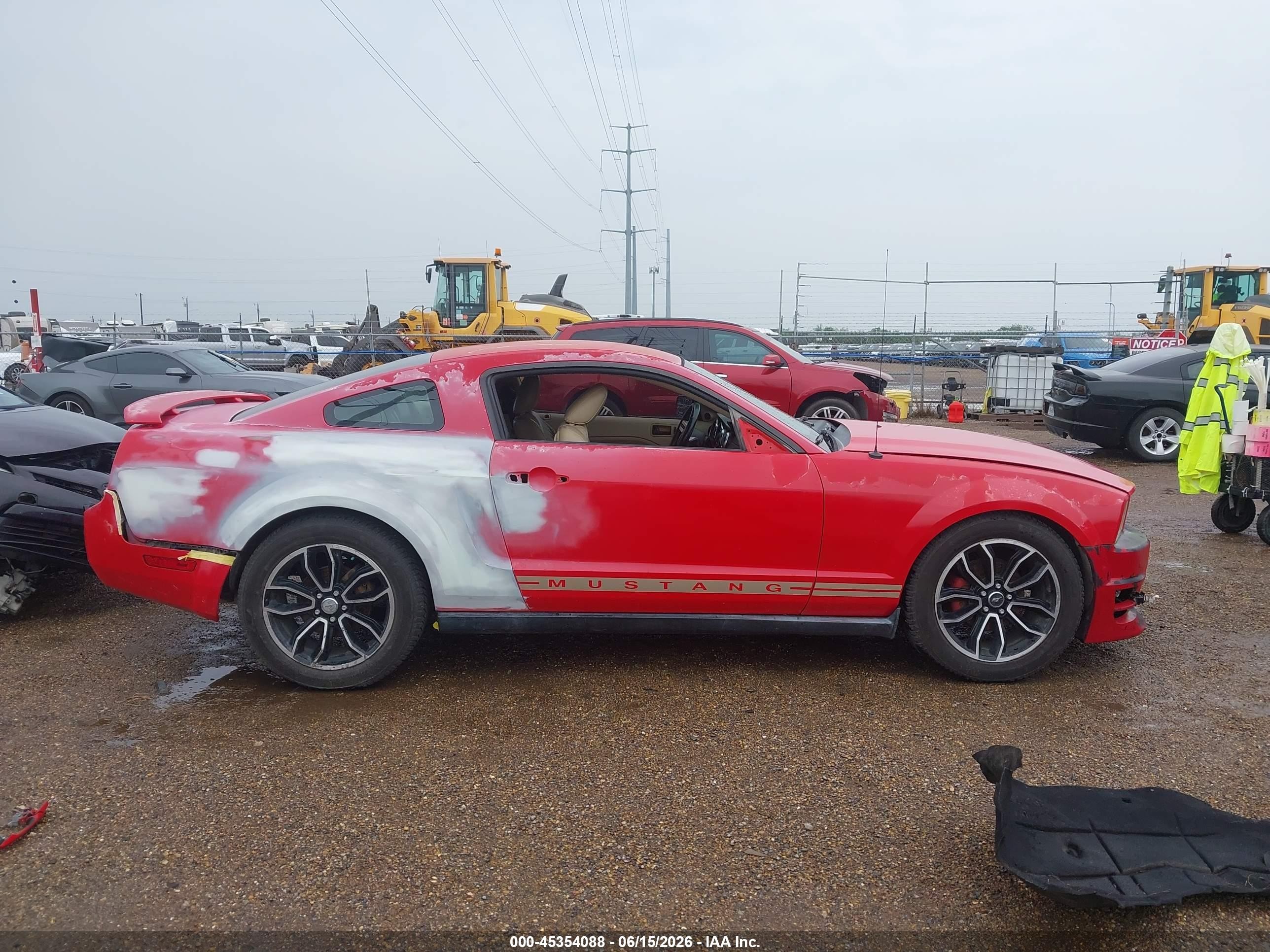 2005 Ford Mustang V6 Deluxe/v6 Premium Red vin: 1ZVFT80N355221434