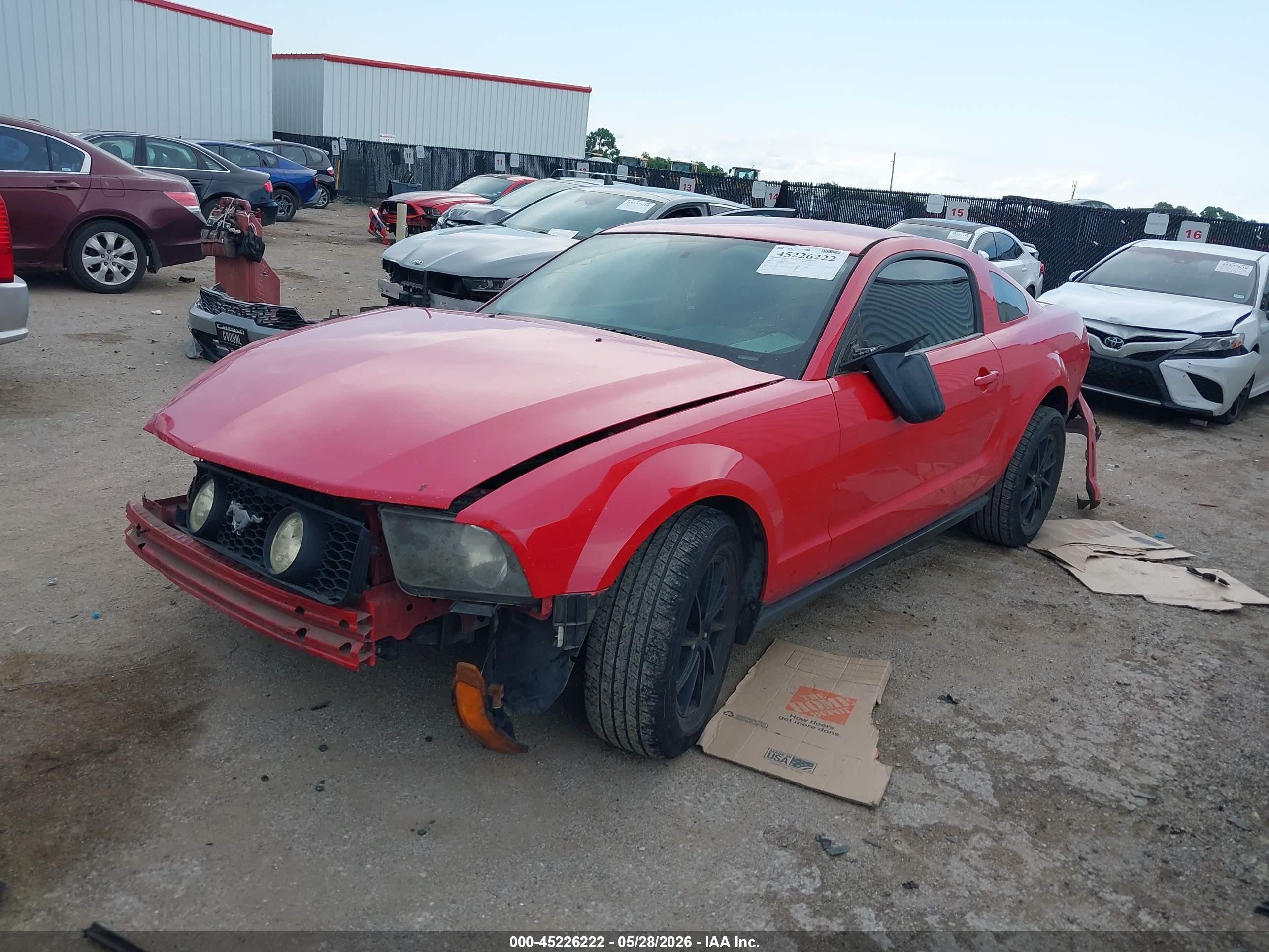 2006 Ford Mustang V6 Red vin: 1ZVFT80N365257142