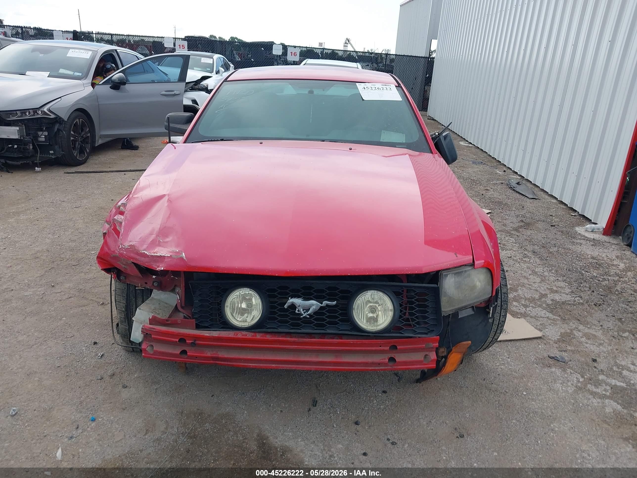 2006 Ford Mustang V6 Red vin: 1ZVFT80N365257142