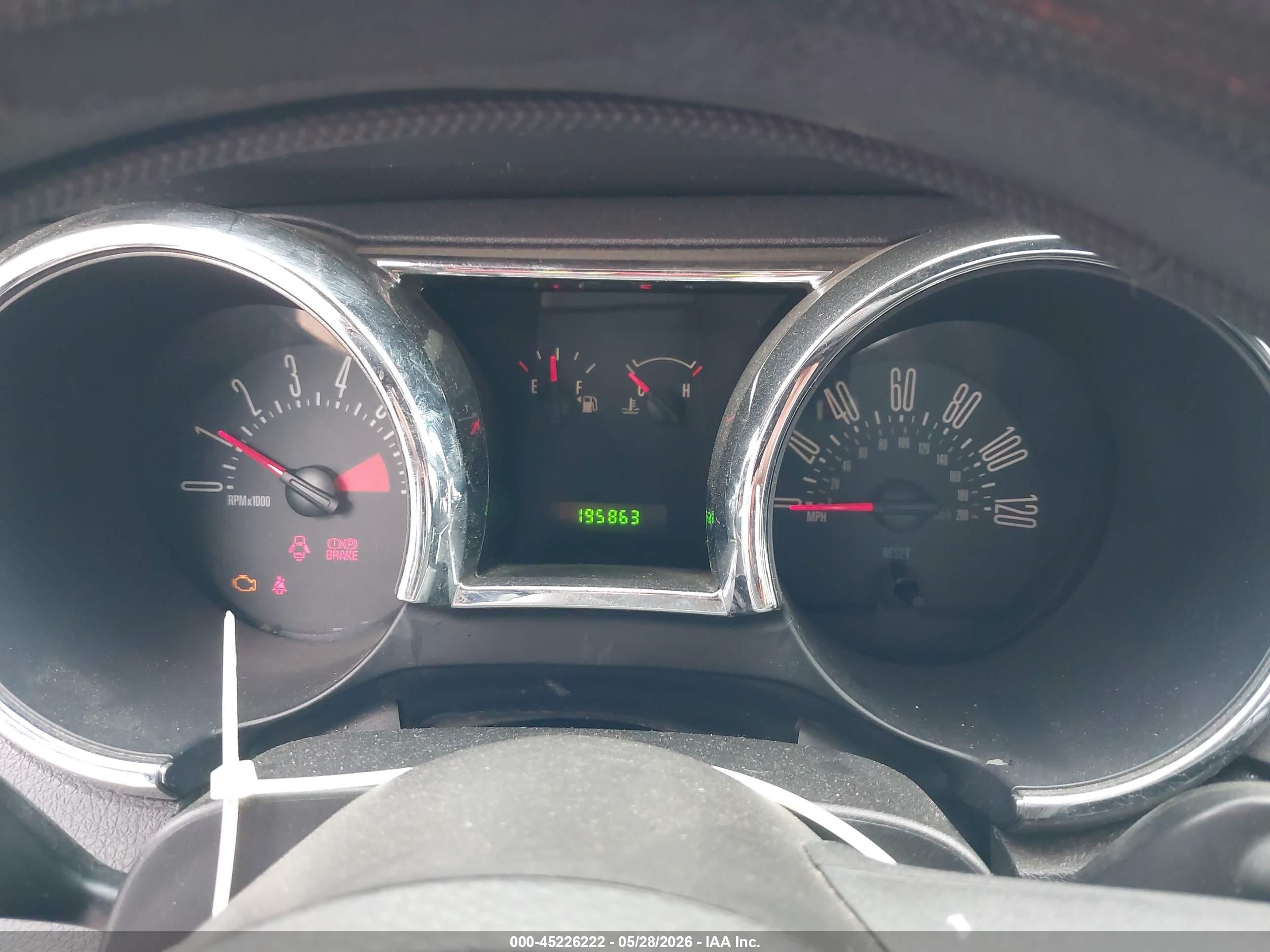 2006 Ford Mustang V6 Red vin: 1ZVFT80N365257142