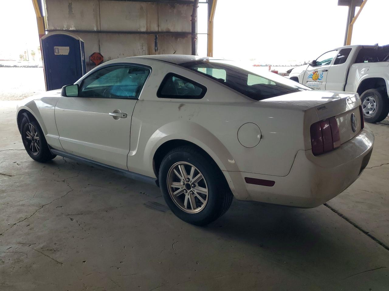 2007 Ford Mustang White vin: 1ZVFT80N375274072
