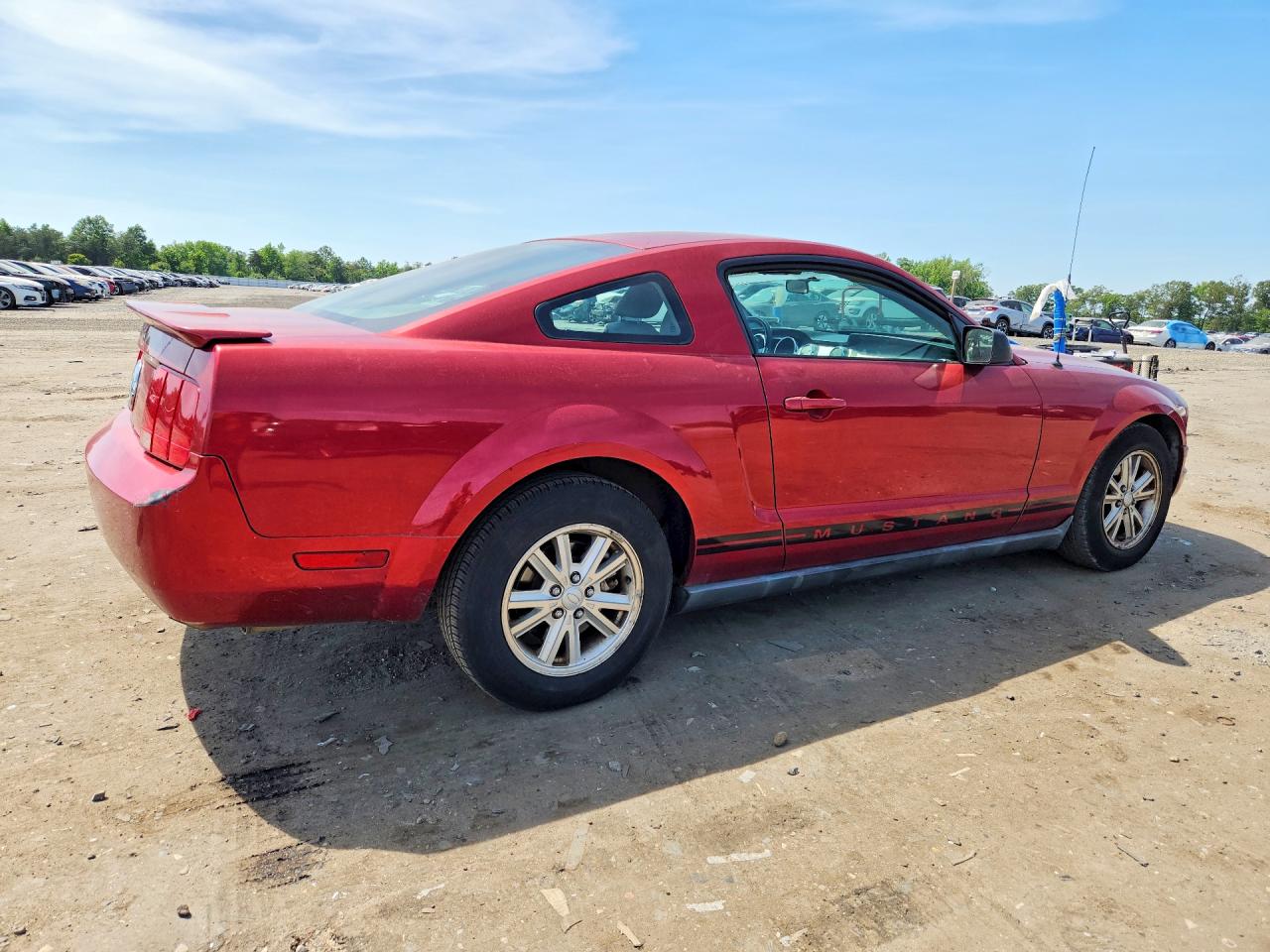 2007 Ford Mustang Red vin: 1ZVFT80N375291213