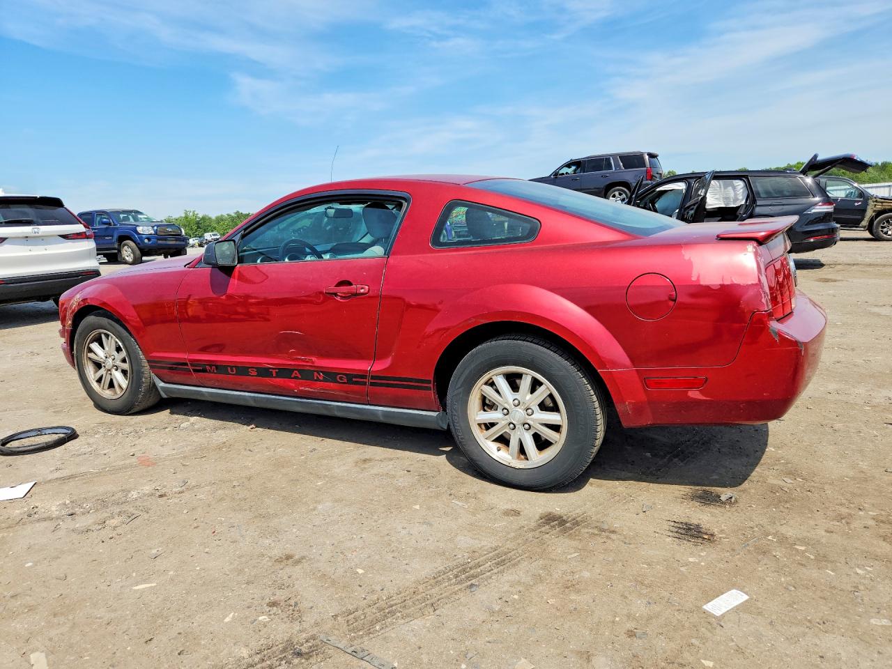 2007 Ford Mustang Red vin: 1ZVFT80N375291213