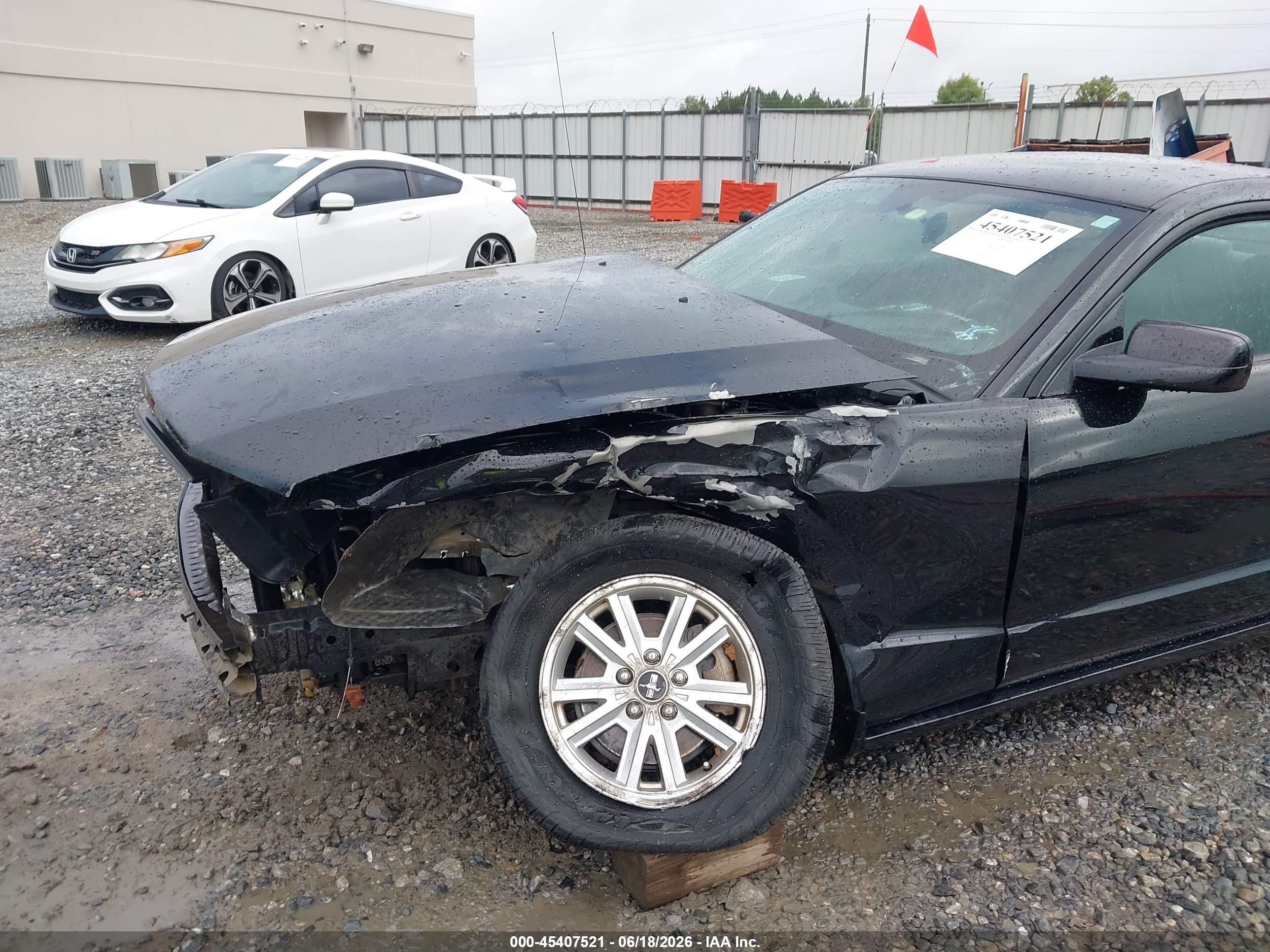 2007 Ford Mustang V6 Deluxe/v6 Premium Black vin: 1ZVFT80N375310293