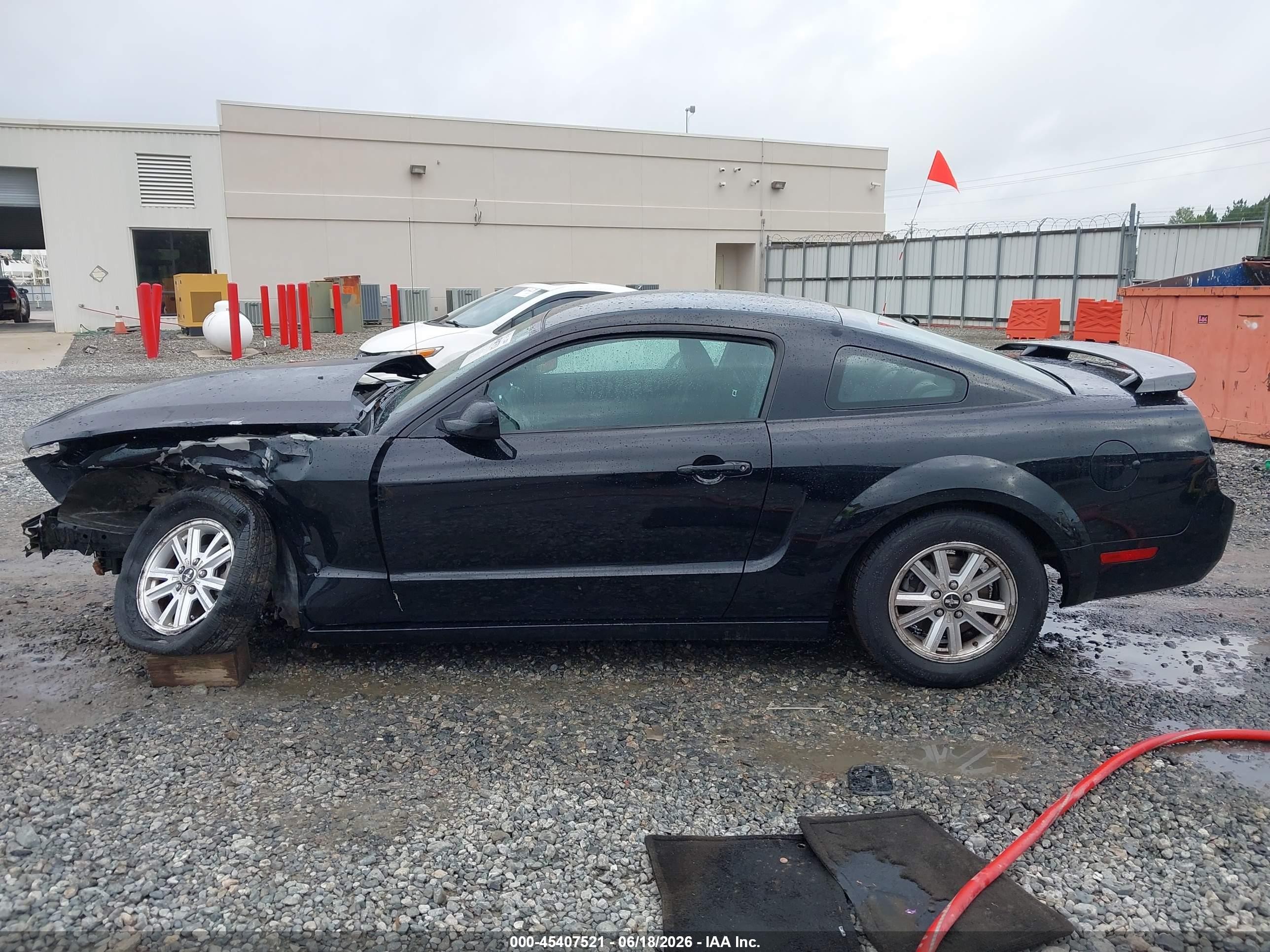 2007 Ford Mustang V6 Deluxe/v6 Premium Black vin: 1ZVFT80N375310293