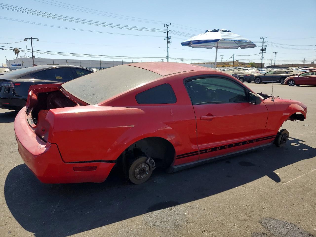 2007 Ford Mustang Красный vin: 1ZVFT80N375364533