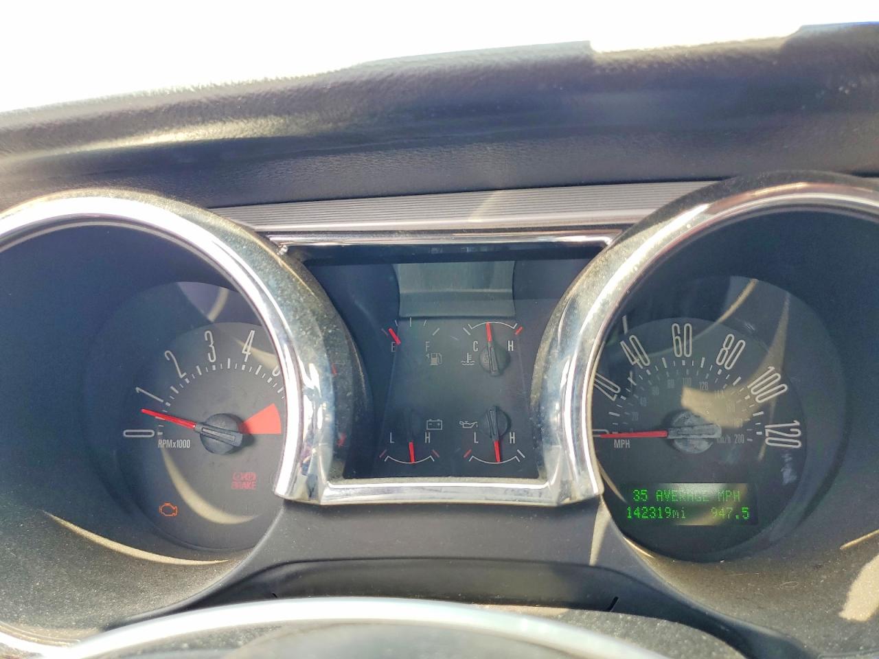 2005 Ford Mustang Red vin: 1ZVFT80N455147313