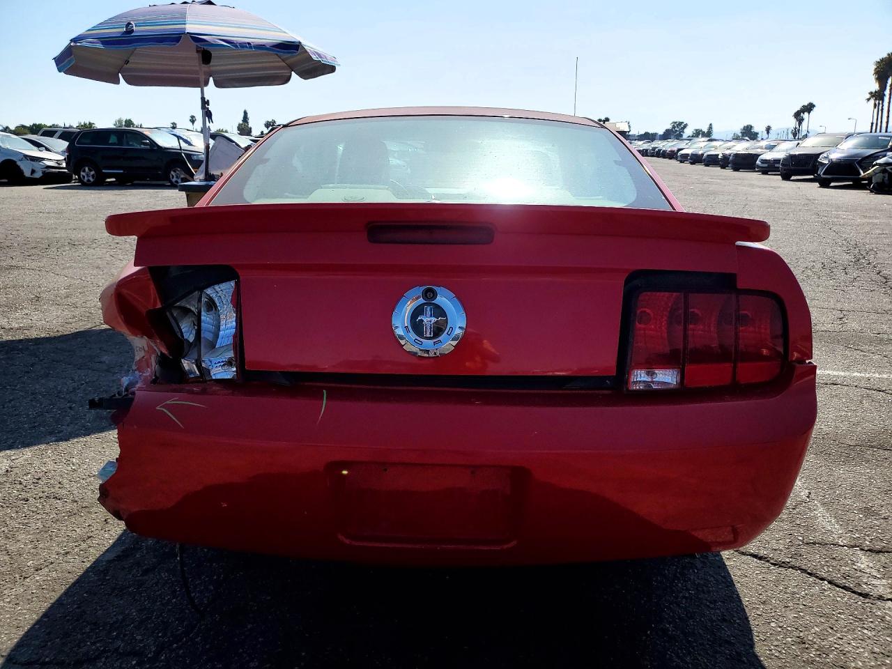 2007 Ford Mustang Red vin: 1ZVFT80N475238097