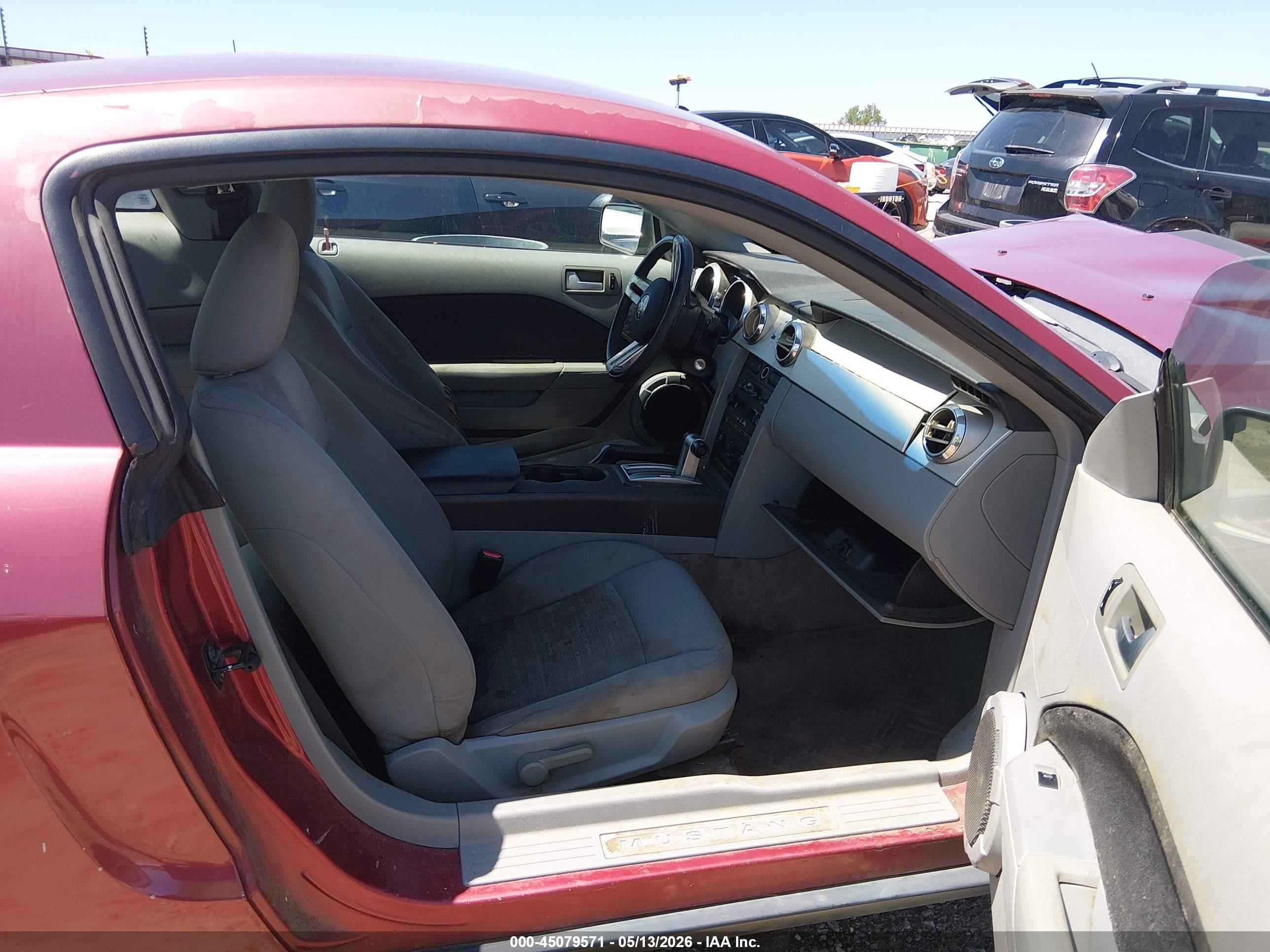 2007 Ford Mustang V6 Deluxe/v6 Premium Красный vin: 1ZVFT80N475254056