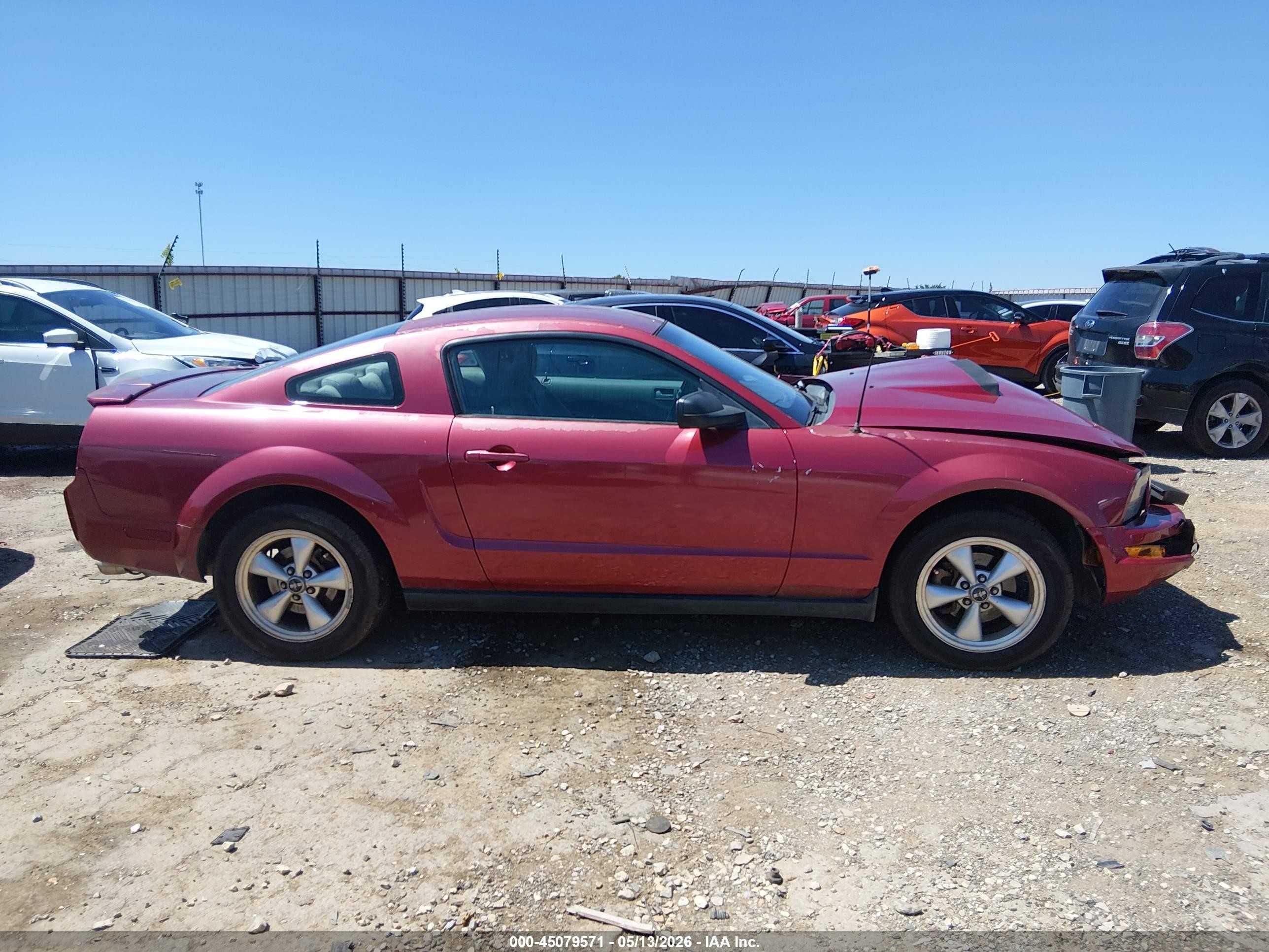 2007 Ford Mustang V6 Deluxe/v6 Premium Красный vin: 1ZVFT80N475254056