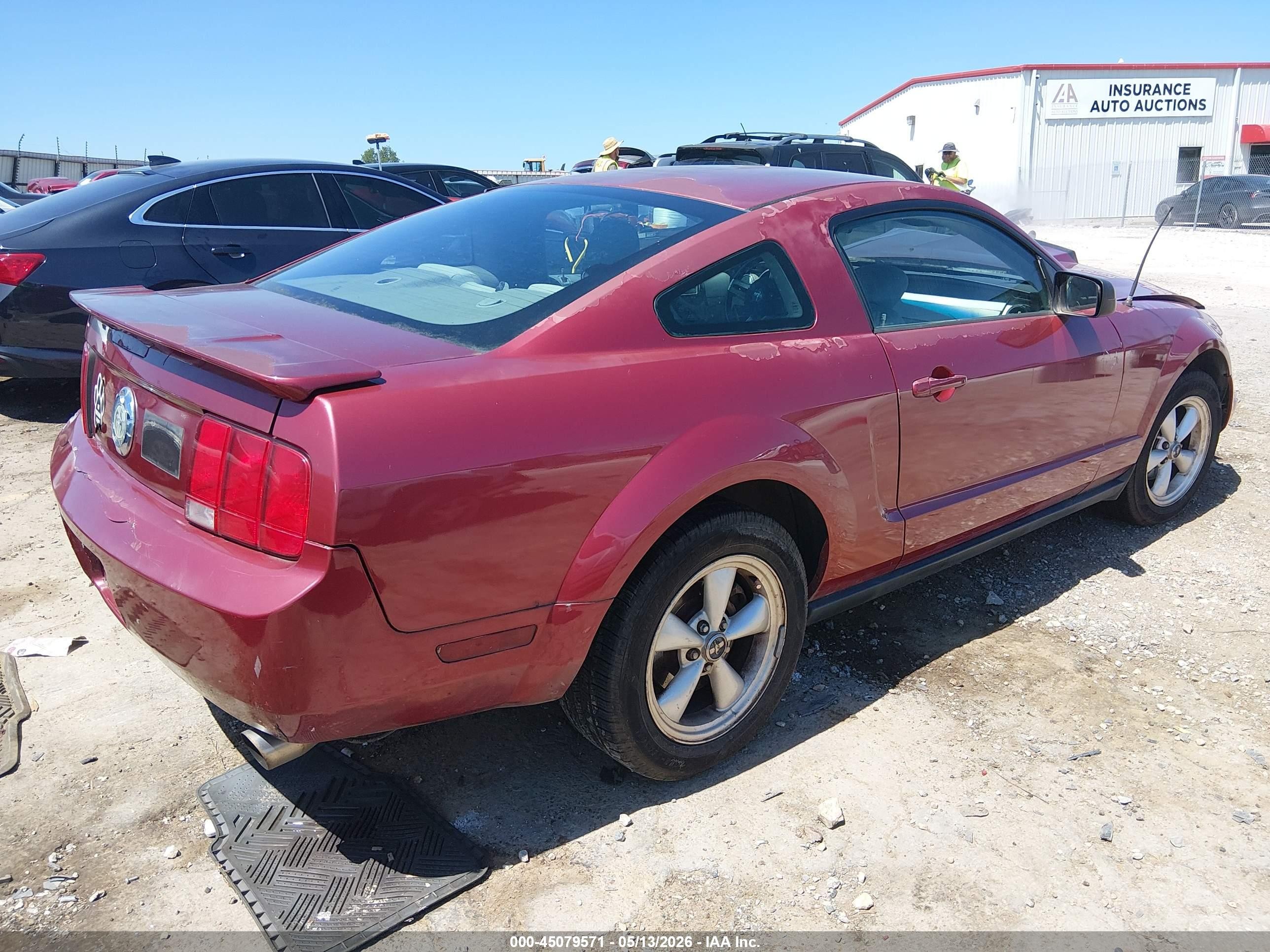2007 Ford Mustang V6 Deluxe/v6 Premium Красный vin: 1ZVFT80N475254056