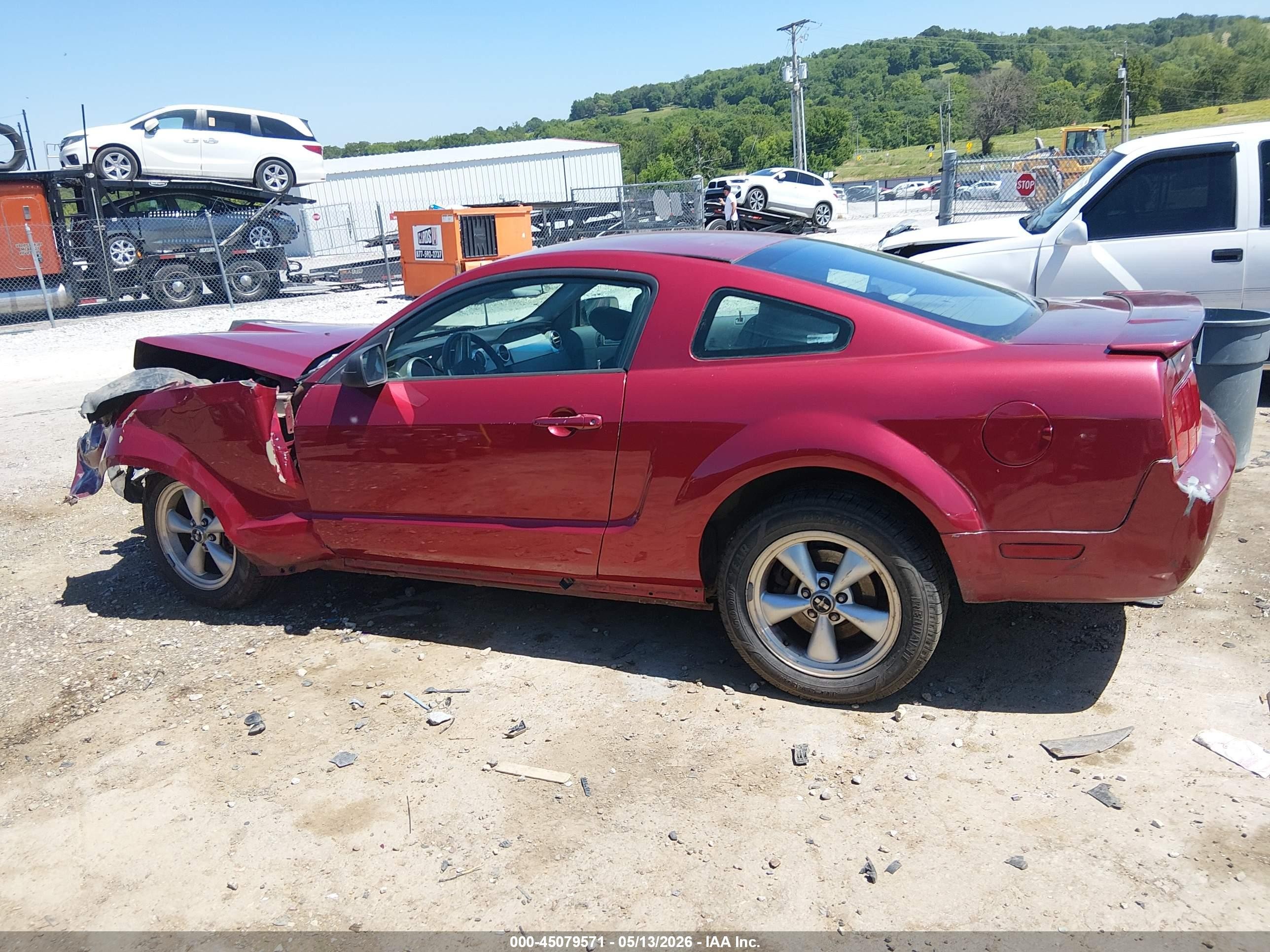 2007 Ford Mustang V6 Deluxe/v6 Premium Красный vin: 1ZVFT80N475254056