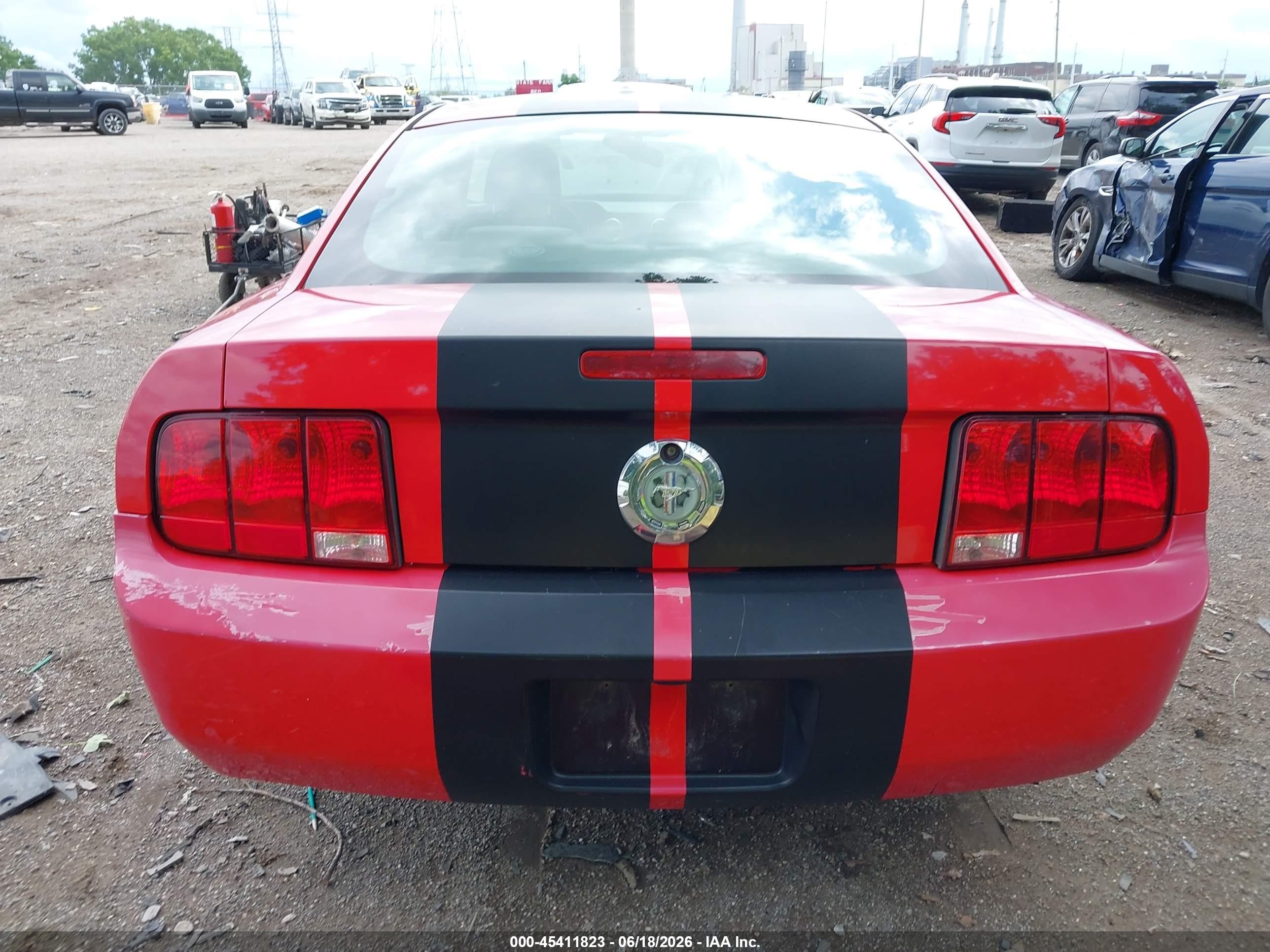 2007 Ford Mustang V6 Deluxe/v6 Premium Red vin: 1ZVFT80N475280883