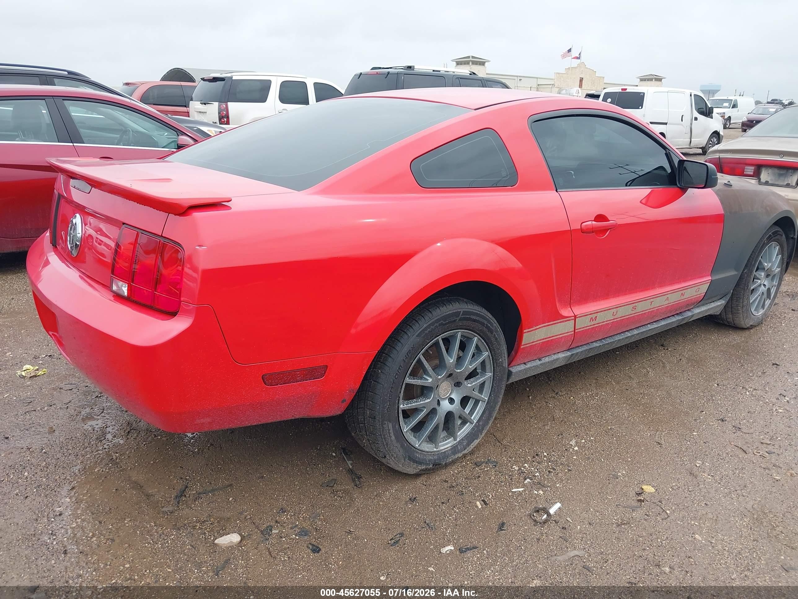 2007 Ford Mustang V6 Deluxe/v6 Premium Красный vin: 1ZVFT80N475285632