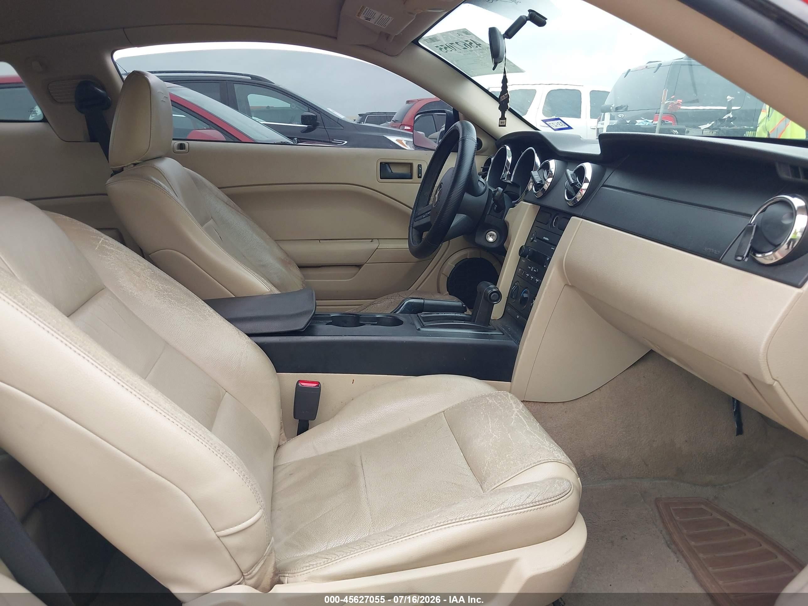 2007 Ford Mustang V6 Deluxe/v6 Premium Красный vin: 1ZVFT80N475285632