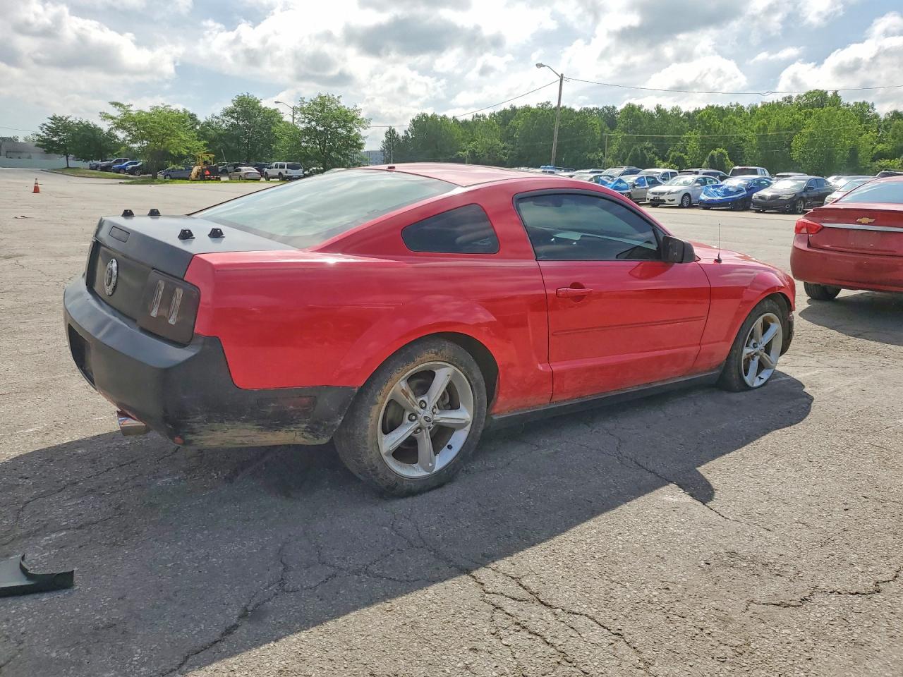 2007 Ford Mustang Красный vin: 1ZVFT80N475294623