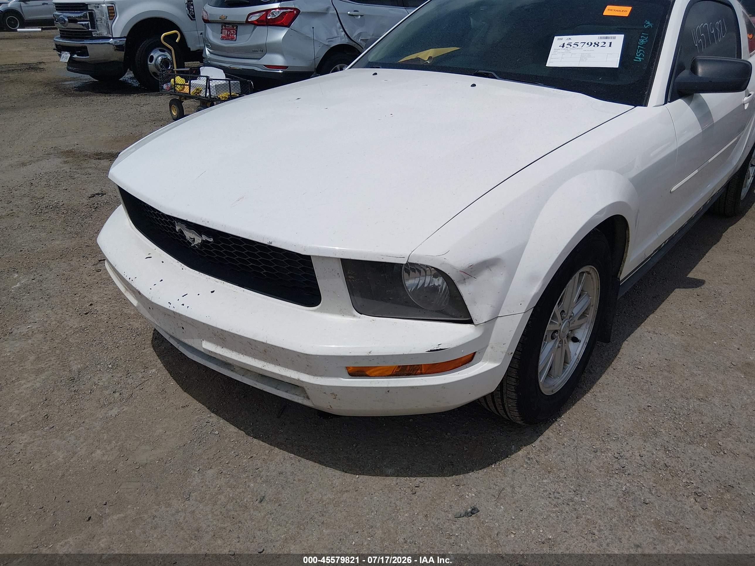 2007 Ford Mustang V6 Deluxe/v6 Premium Белый vin: 1ZVFT80N475351984