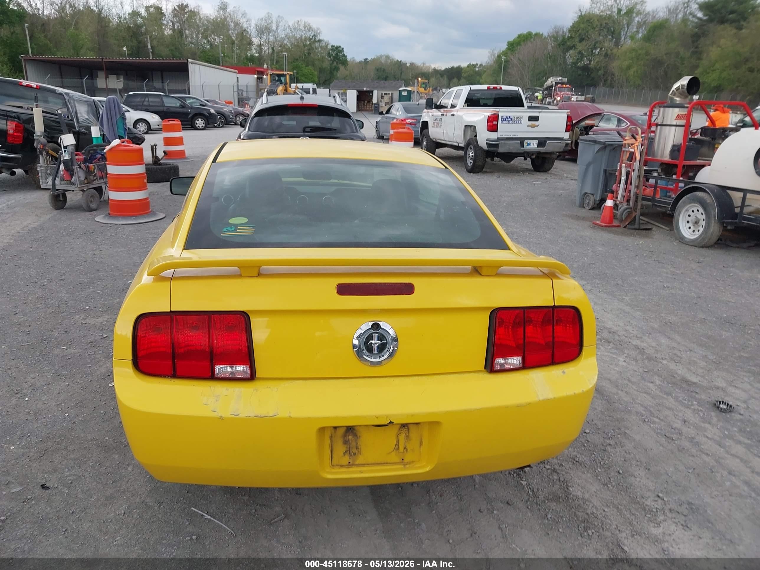 2006 Ford Mustang V6 Yellow vin: 1ZVFT80N565116802