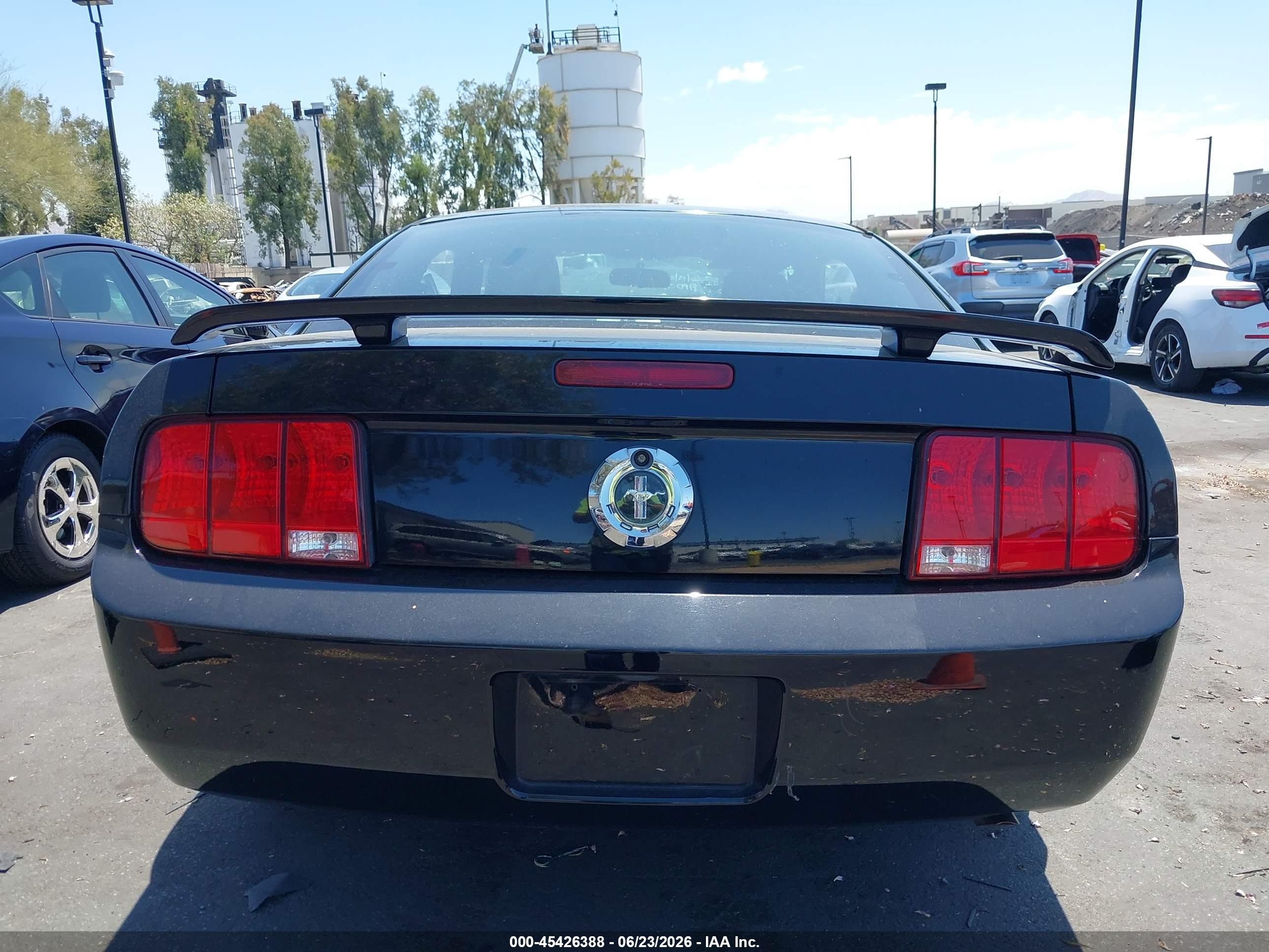 2006 Ford Mustang V6 Black vin: 1ZVFT80N565123197