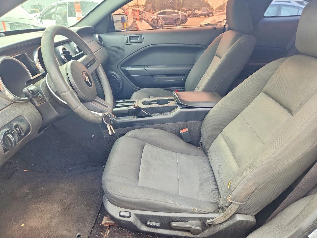 2006 Ford Mustang Черный vin: 1ZVFT80N565159200