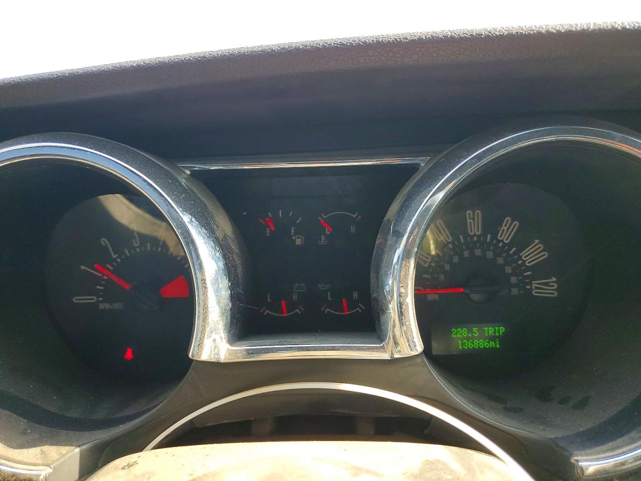 2006 Ford Mustang White vin: 1ZVFT80N565247308