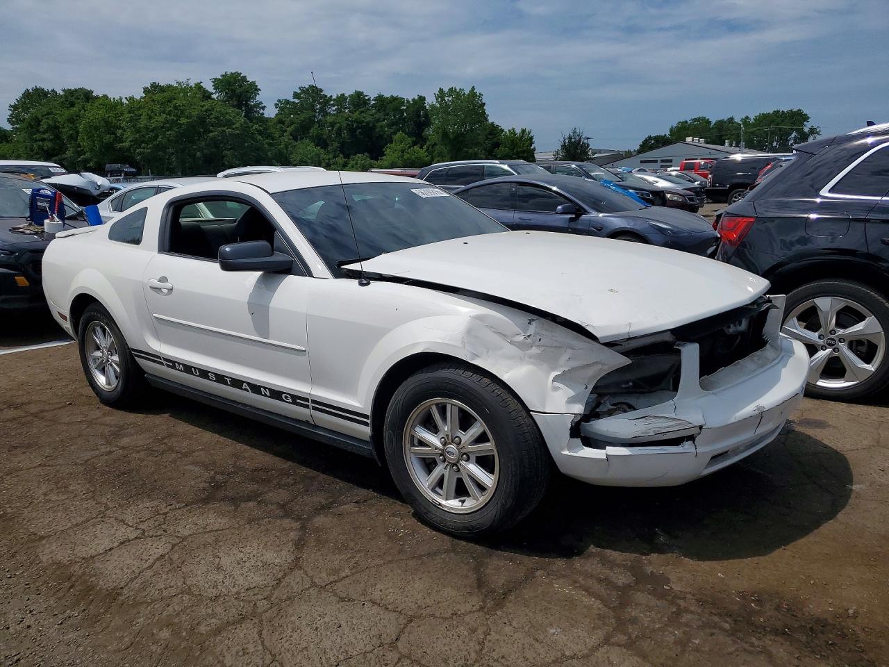 2007 Ford Mustang White vin: 1ZVFT80N575233555