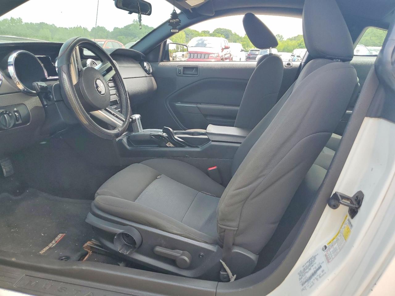 2007 Ford Mustang White vin: 1ZVFT80N575233555