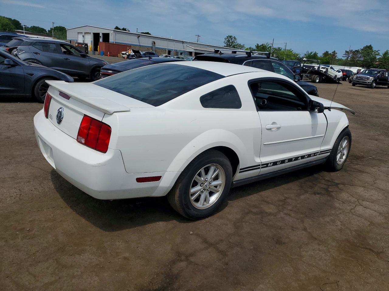 2007 Ford Mustang White vin: 1ZVFT80N575233555