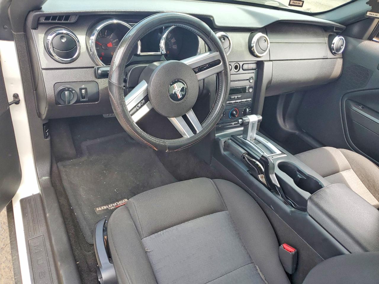 2007 Ford Mustang White vin: 1ZVFT80N575233555
