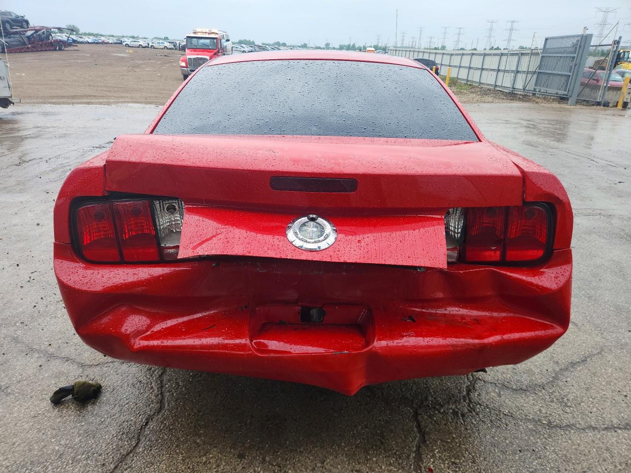 2007 Ford Mustang Red vin: 1ZVFT80N575236035