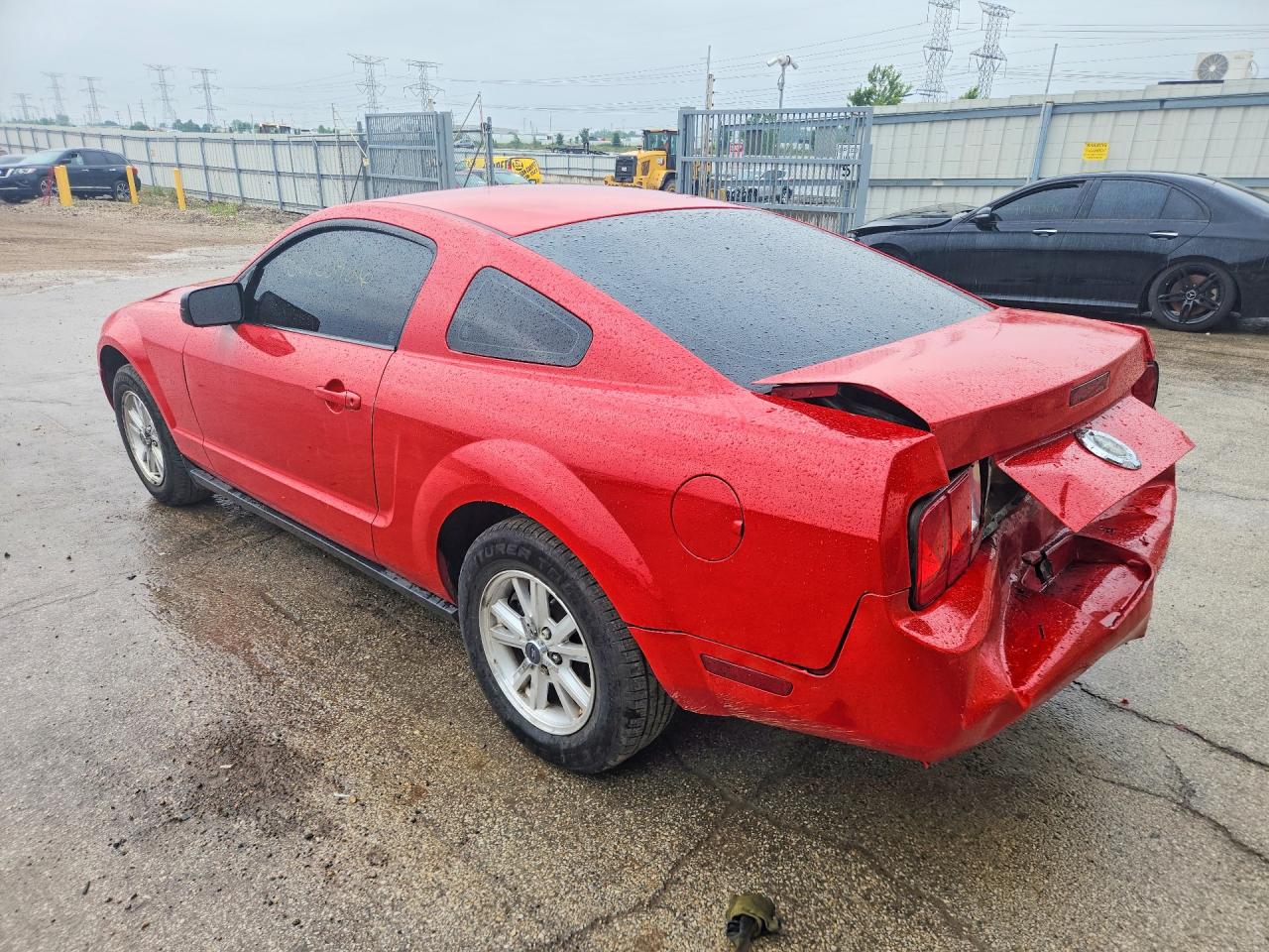2007 Ford Mustang Red vin: 1ZVFT80N575236035