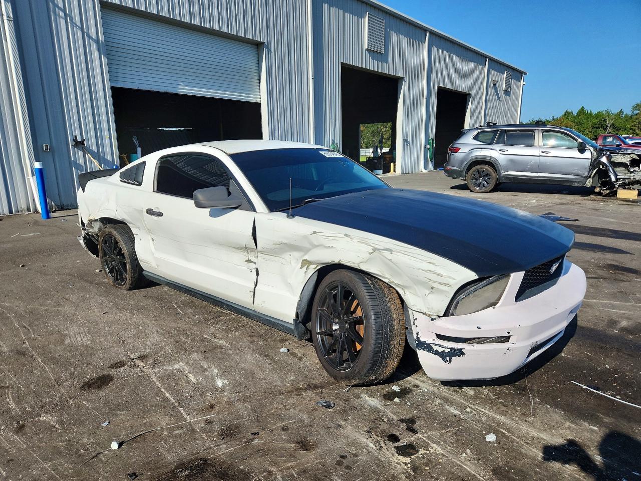 2007 Ford Mustang White vin: 1ZVFT80N575240456