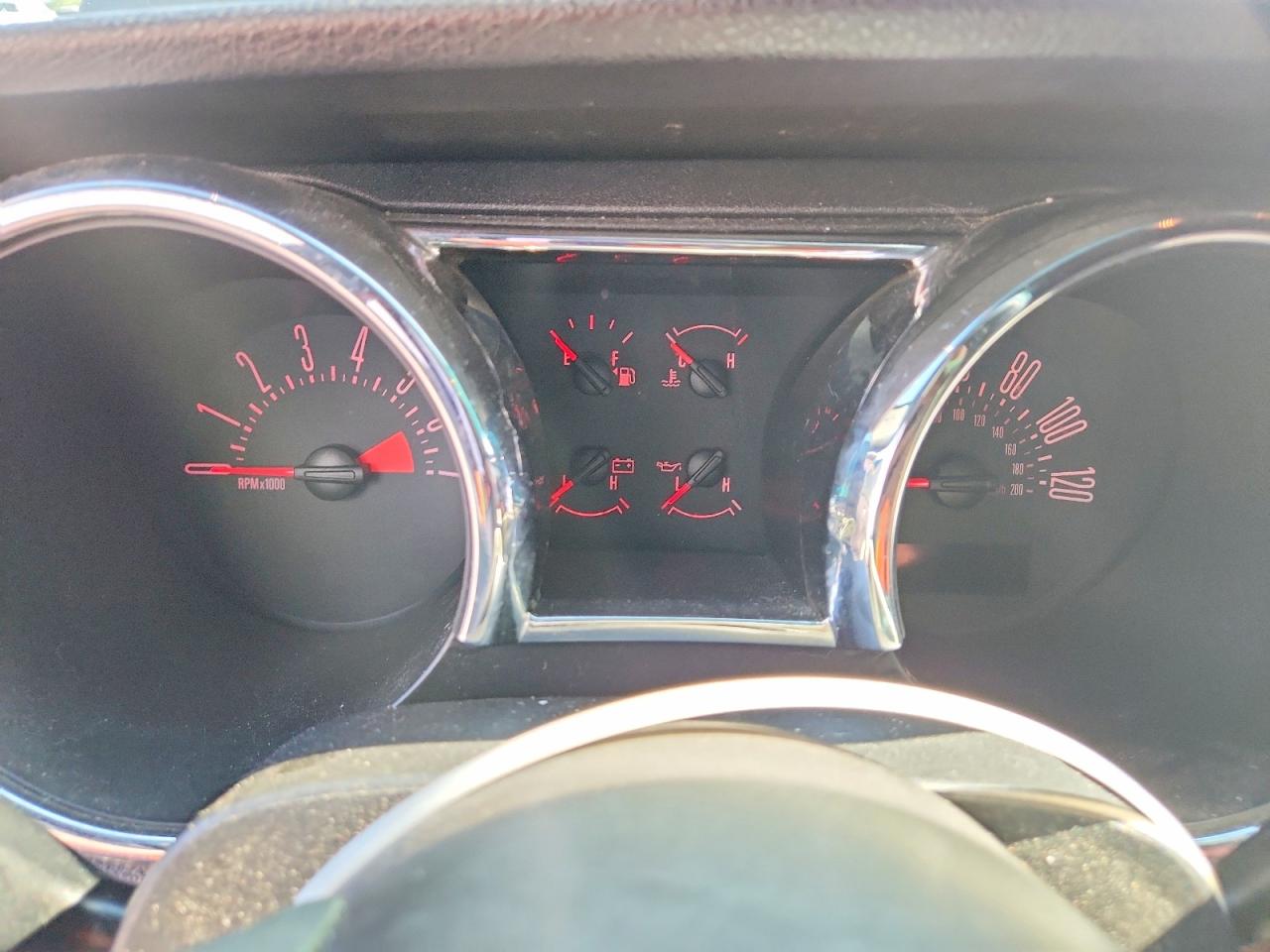 2007 Ford Mustang White vin: 1ZVFT80N575240456