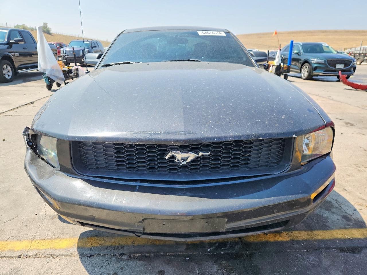 2007 Ford Mustang Серый vin: 1ZVFT80N575250839