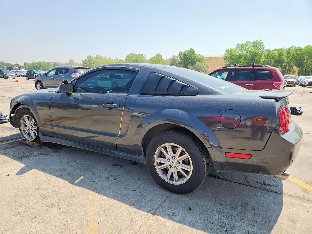 2007 Ford Mustang Серый vin: 1ZVFT80N575250839