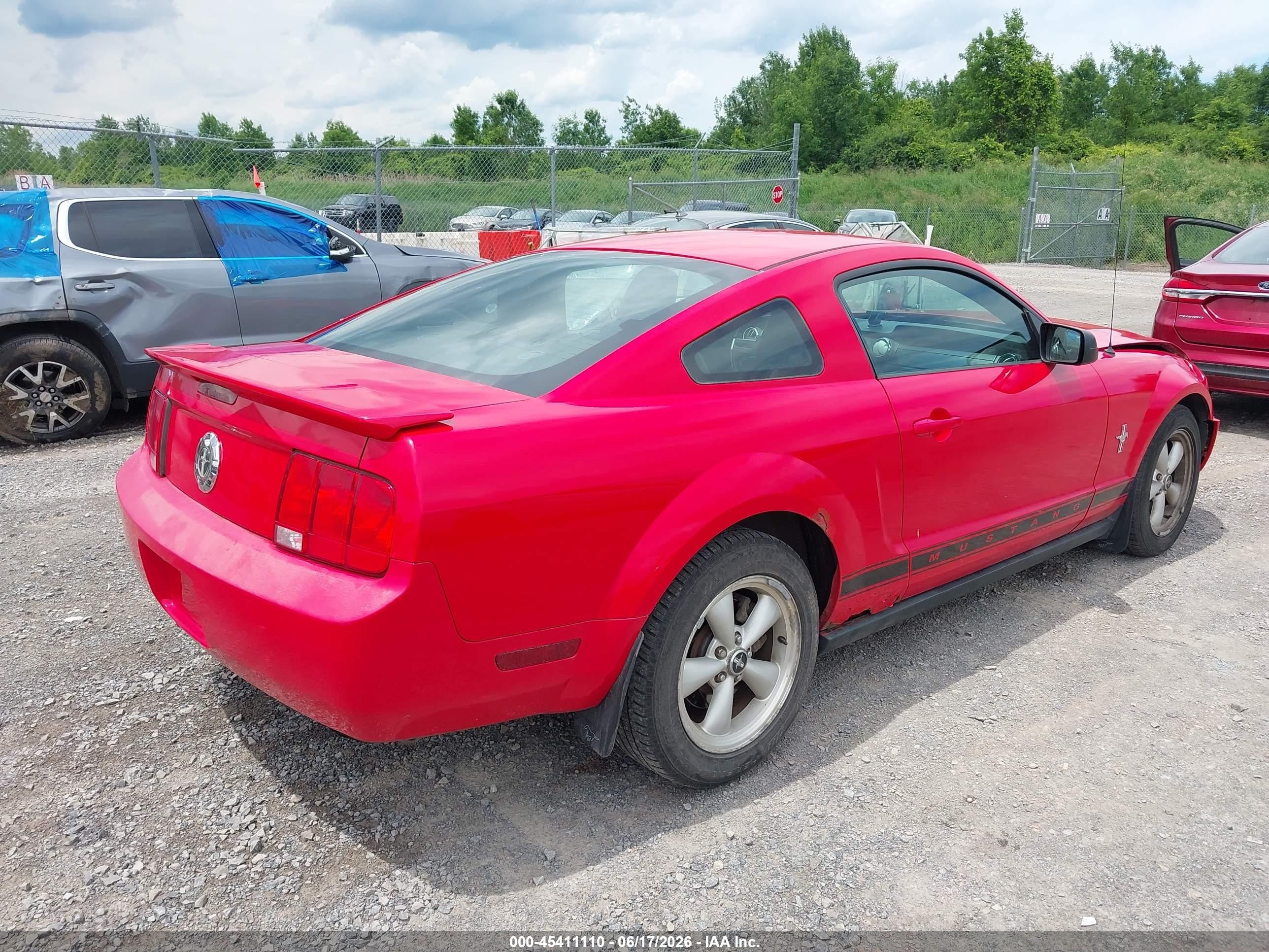 2007 Ford Mustang V6 Deluxe/v6 Premium Red vin: 1ZVFT80N575356790