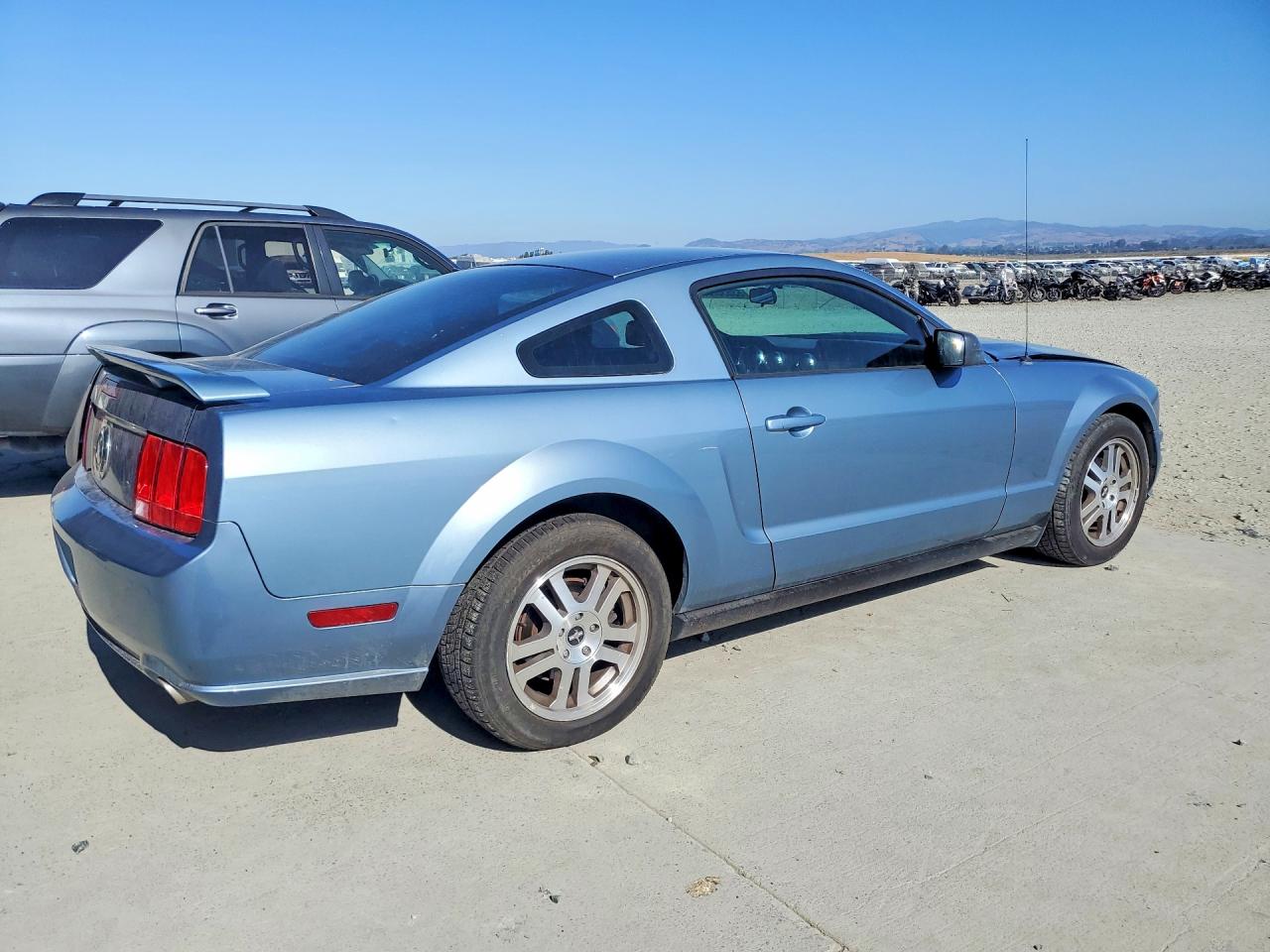 2005 Ford Mustang Blue vin: 1ZVFT80N655137382