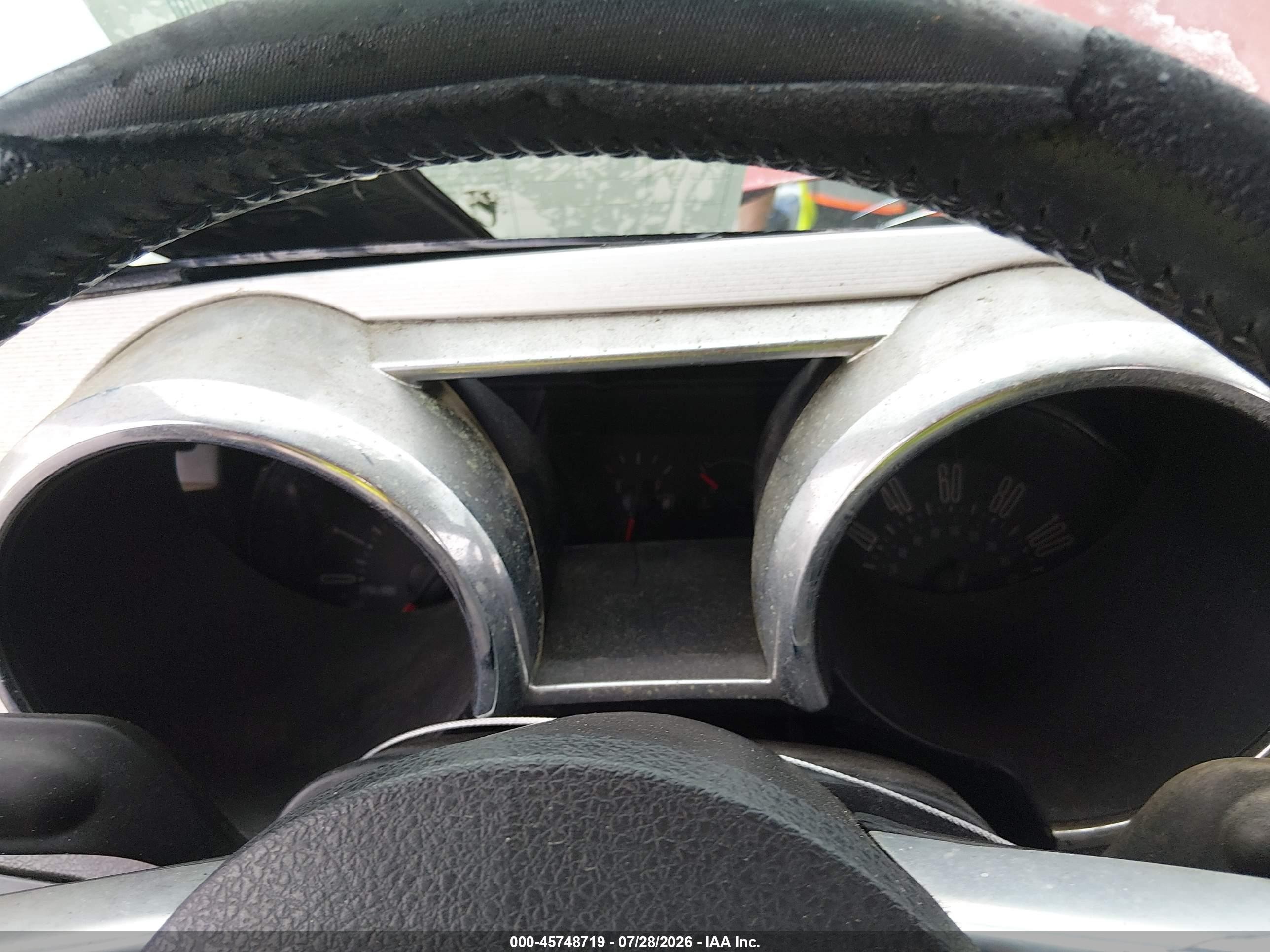 2005 Ford Mustang V6 Deluxe/v6 Premium Красный vin: 1ZVFT80N655177901