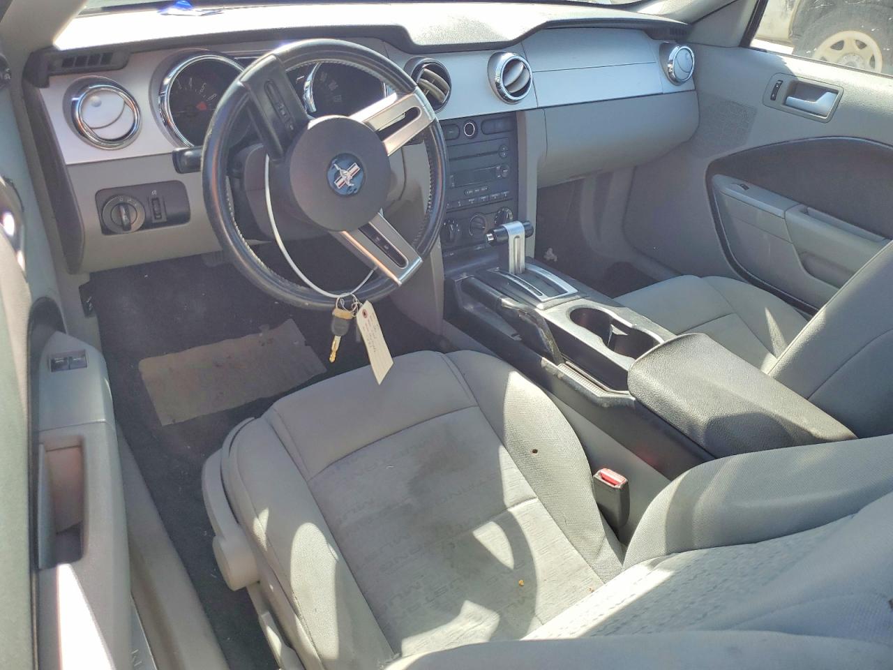 2006 Ford Mustang White vin: 1ZVFT80N665177284