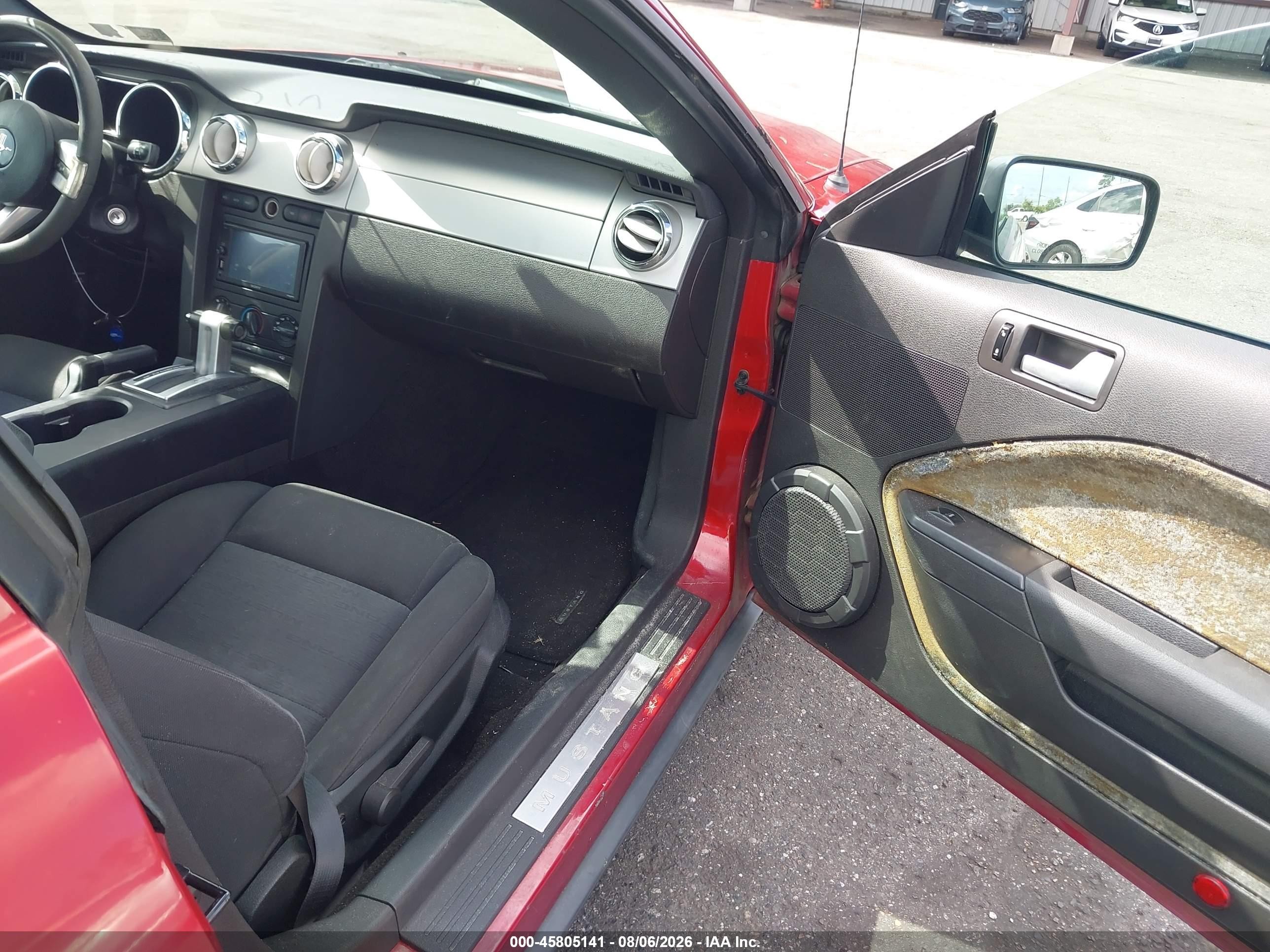 2006 Ford Mustang V6 Red vin: 1ZVFT80N665215693