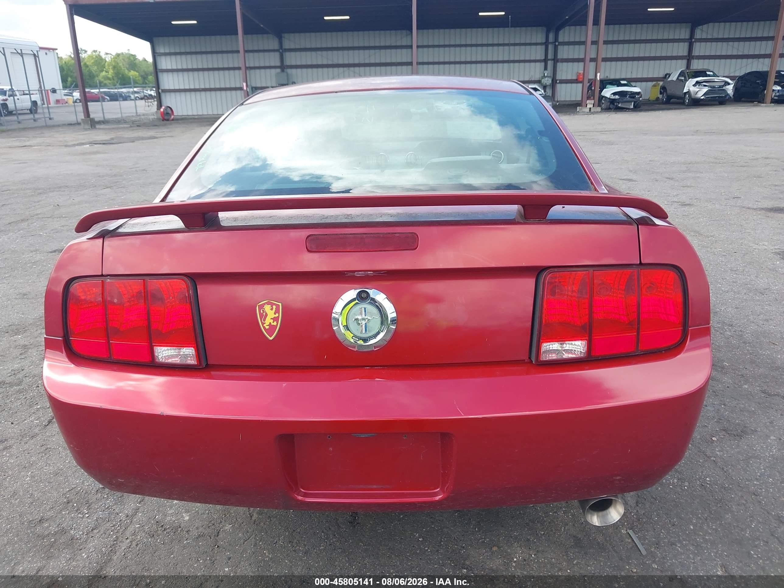 2006 Ford Mustang V6 Red vin: 1ZVFT80N665215693