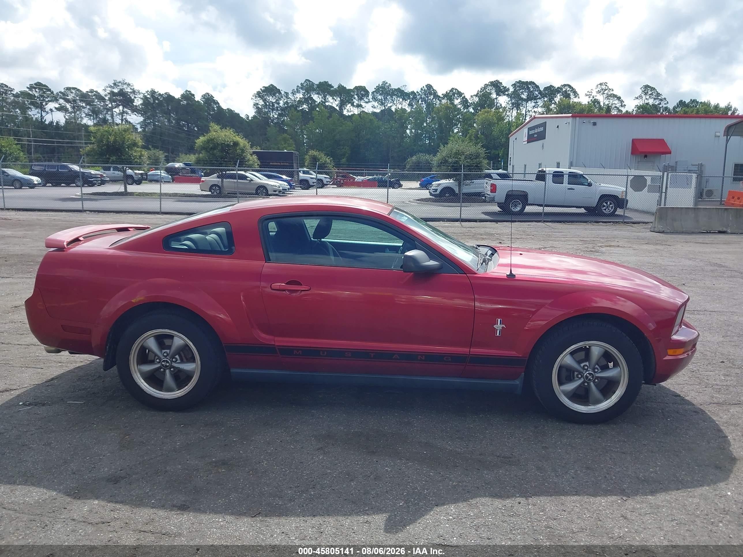 2006 Ford Mustang V6 Red vin: 1ZVFT80N665215693