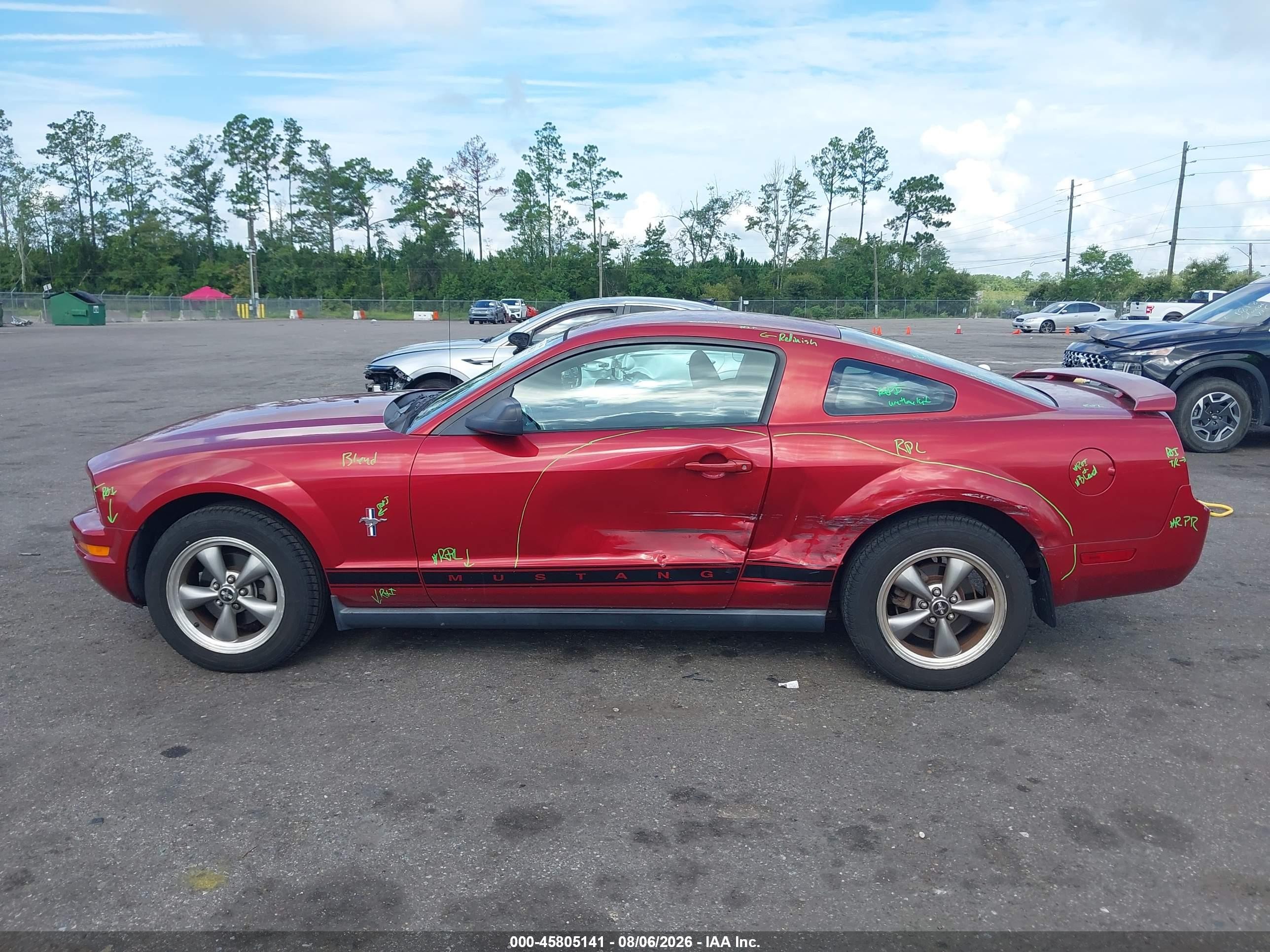 2006 Ford Mustang V6 Red vin: 1ZVFT80N665215693