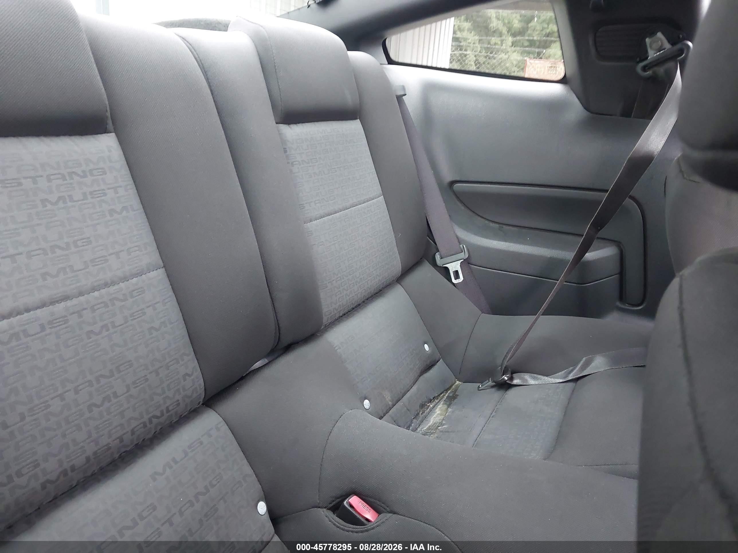 2007 Ford Mustang V6 Deluxe/v6 Premium Black vin: 1ZVFT80N675289682